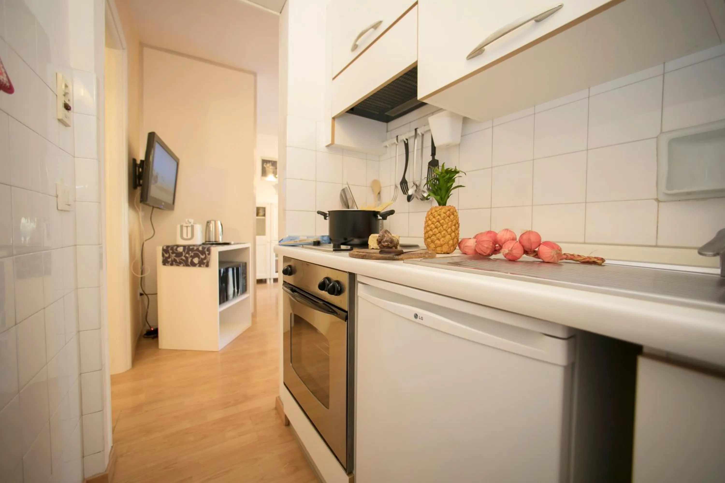 Kitchen or kitchenette in Riva Lago e Spiaggia Apartment - Happy Rentals