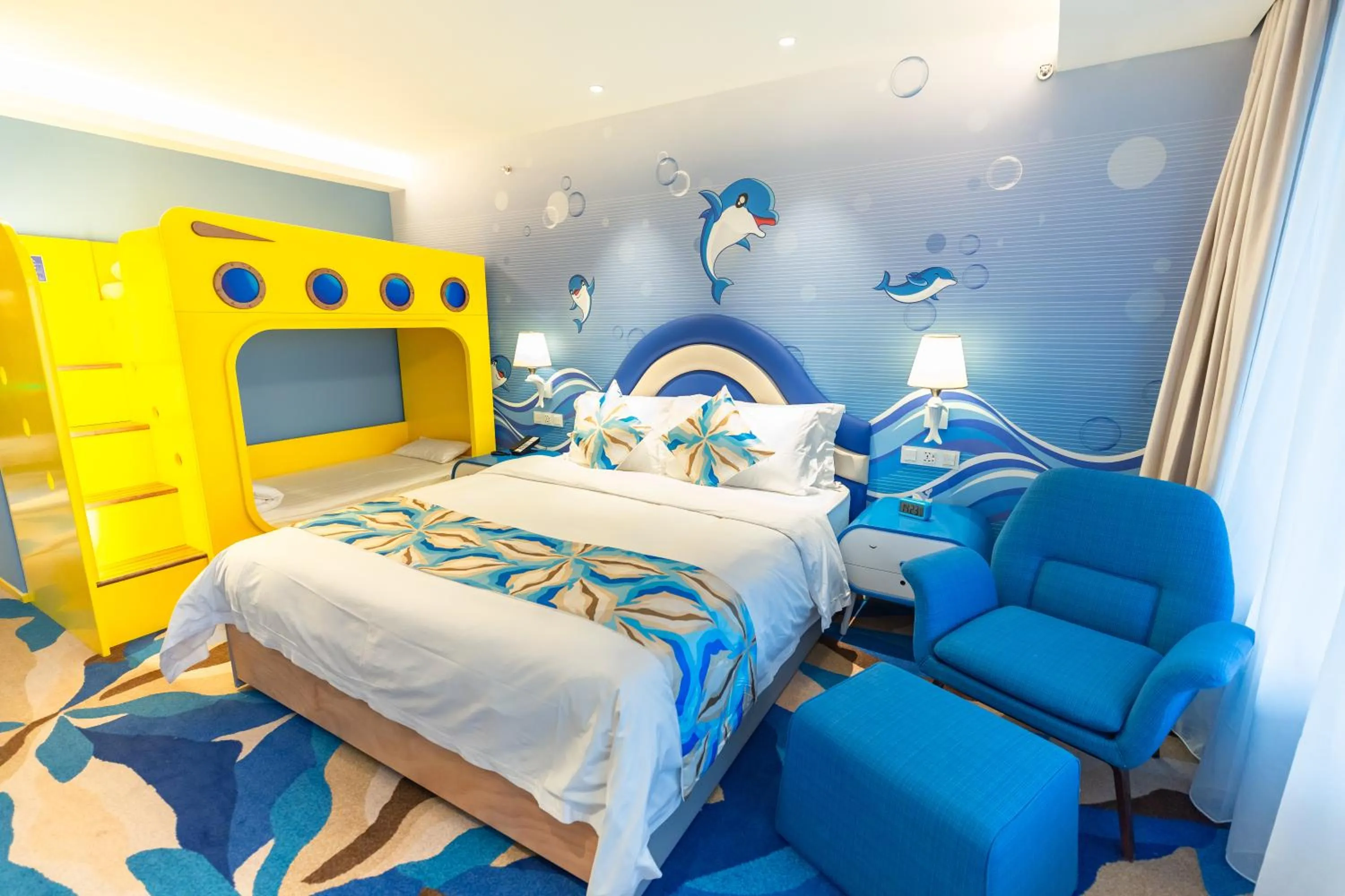 Photo of the whole room, Bed in Shanghai Haichang Ocean Park Resort Hotel