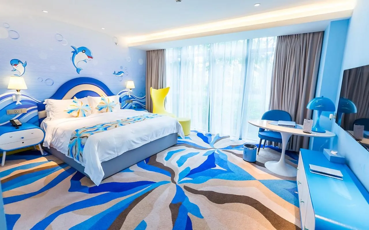 Photo of the whole room, Bed in Shanghai Haichang Ocean Park Resort Hotel