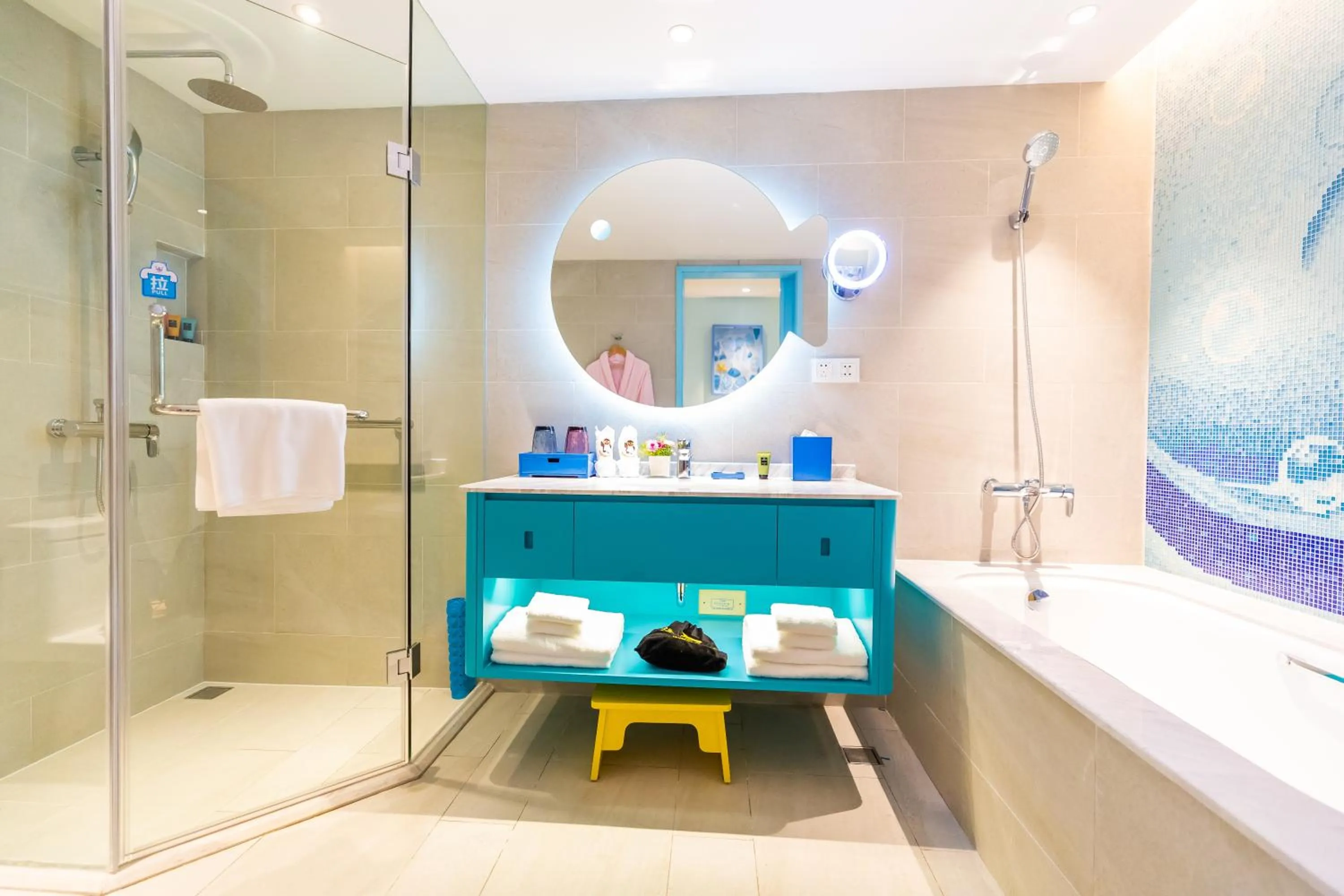 Toilet in Shanghai Haichang Ocean Park Resort Hotel