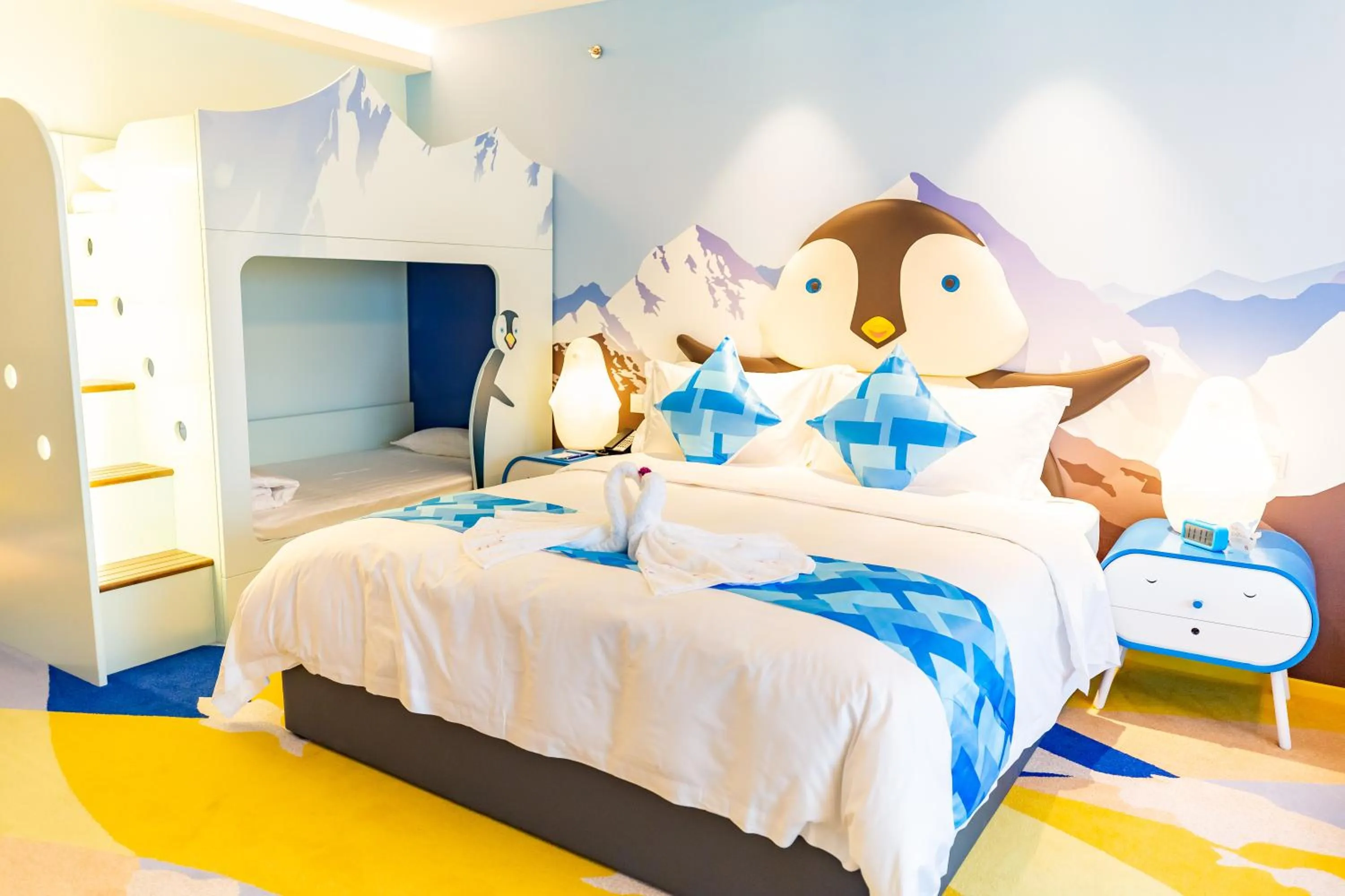 Bed in Shanghai Haichang Ocean Park Resort Hotel