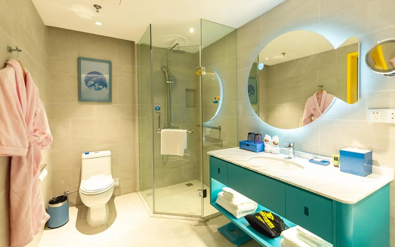 Toilet in Shanghai Haichang Ocean Park Resort Hotel