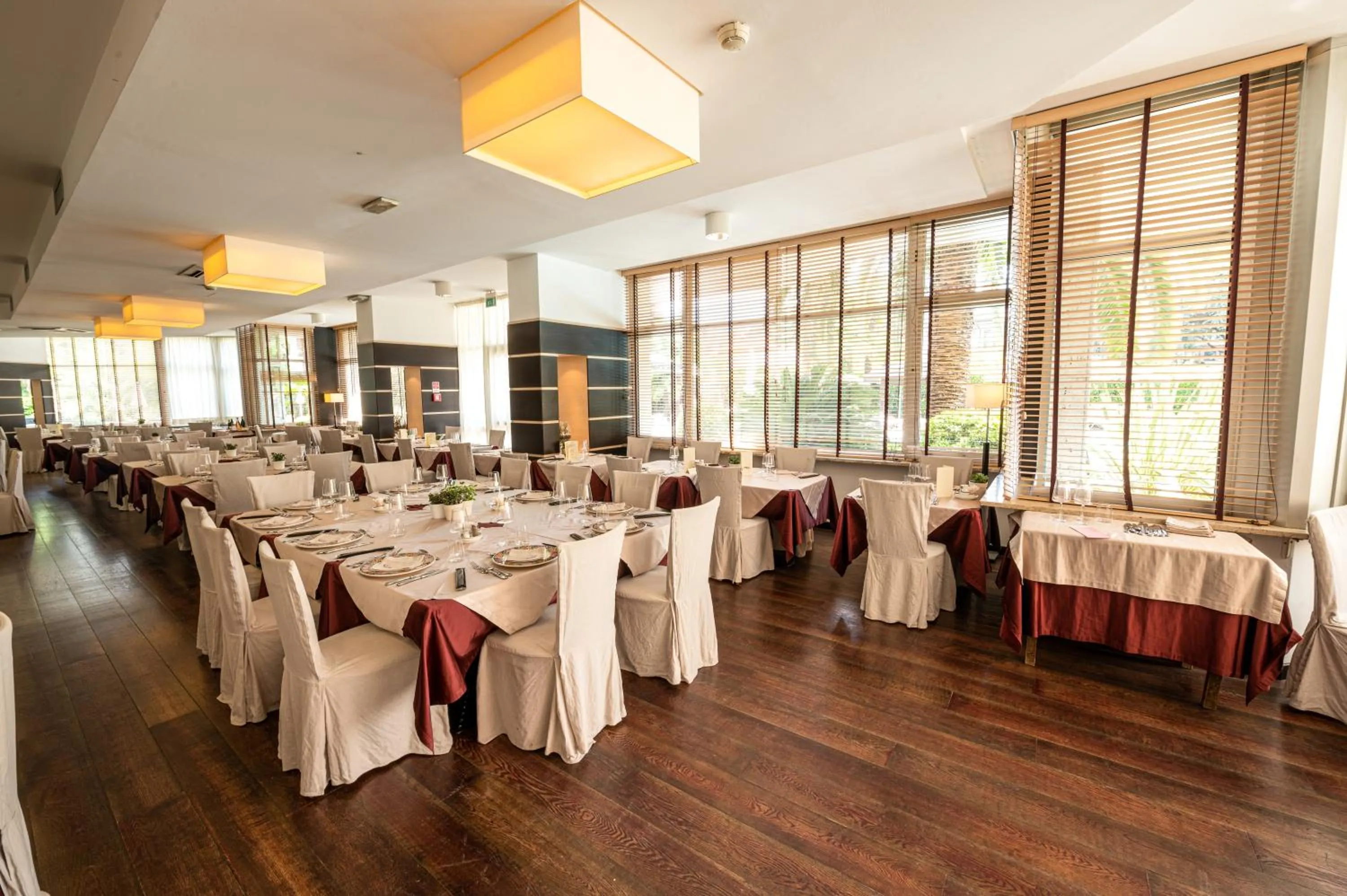 Restaurant/places to eat in Palace Hotel Città