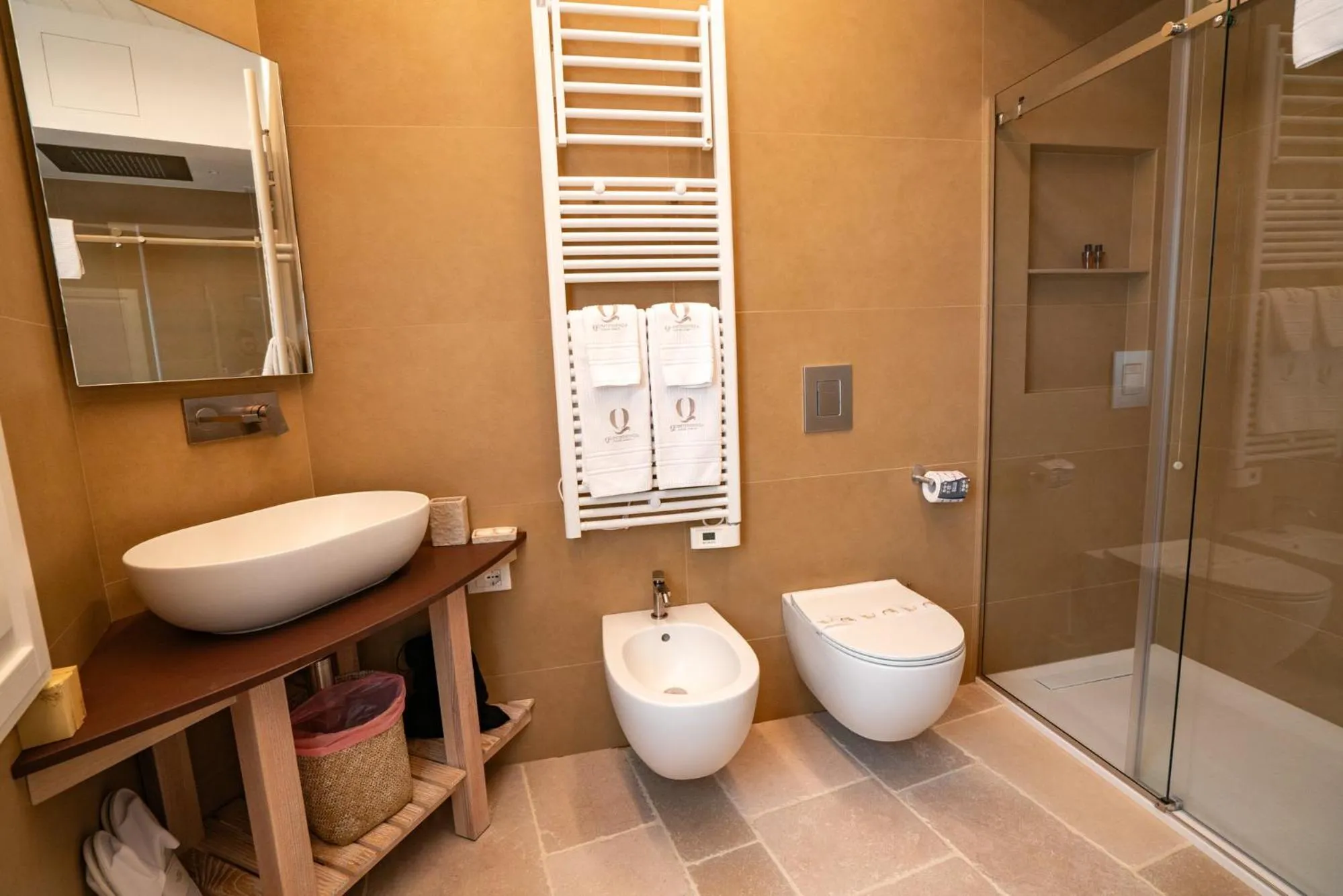 Shower in Quintessenza Luxury Domus