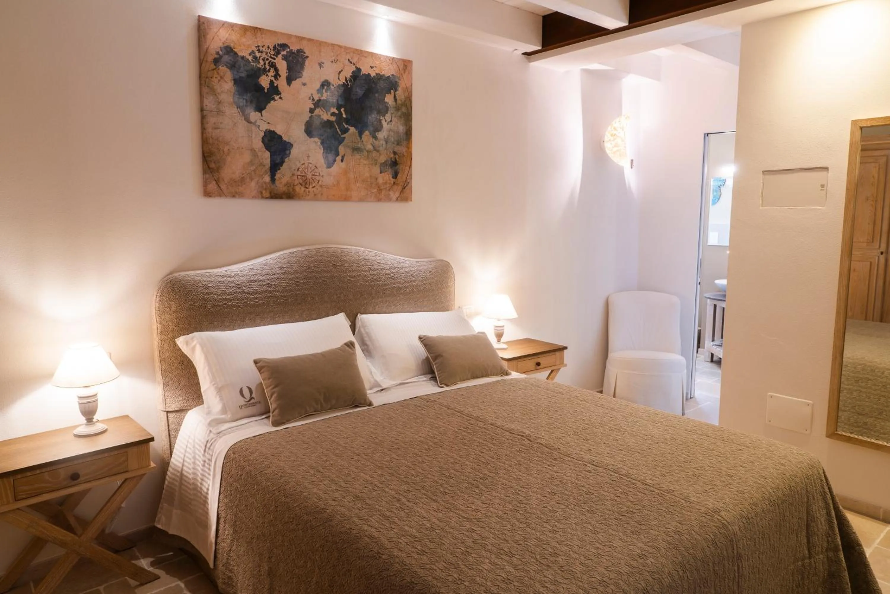 Photo of the whole room, Bed in Quintessenza Luxury Domus