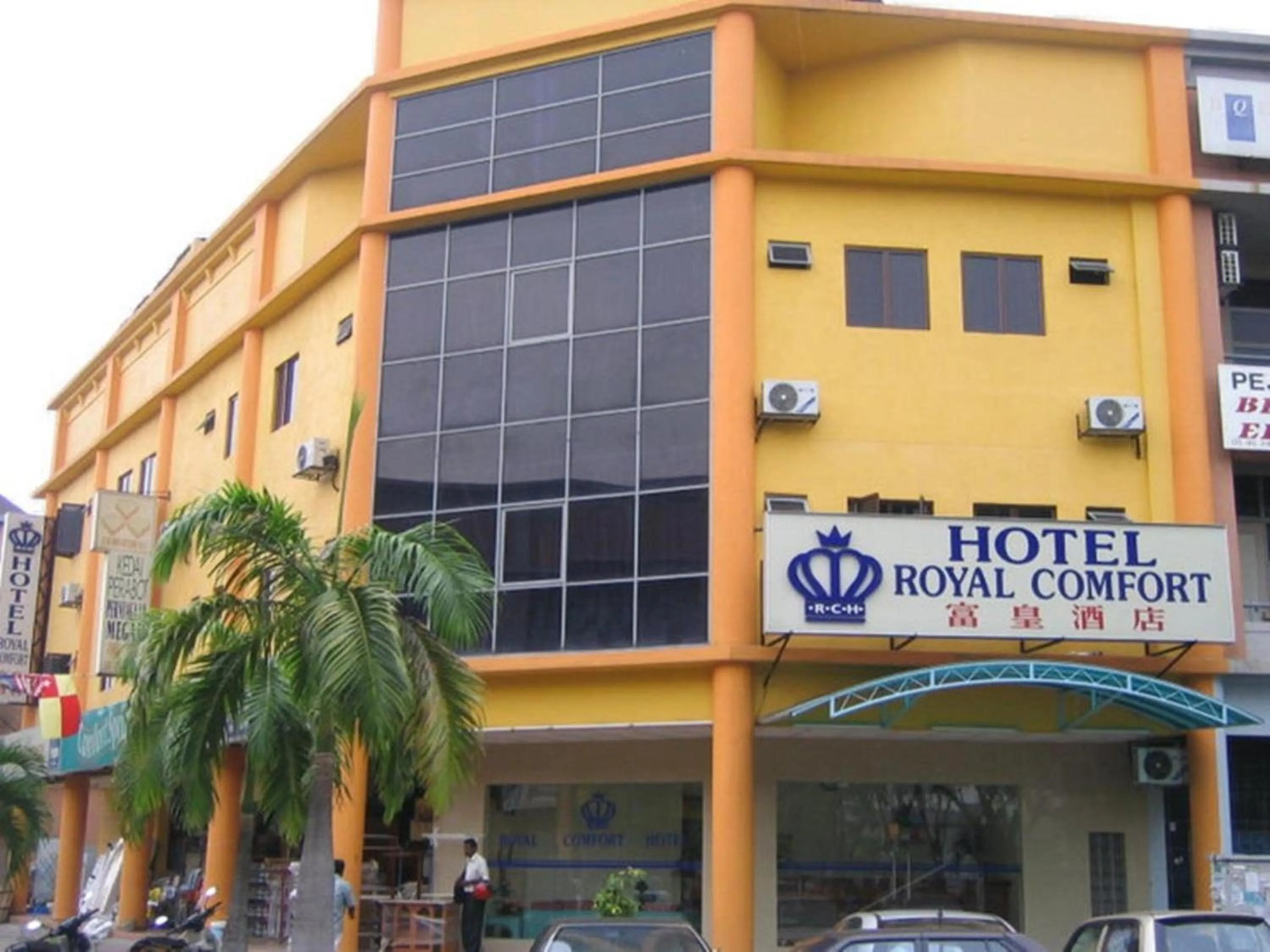 Property logo or sign in Super OYO 828 Comfort Hotel Shah Alam