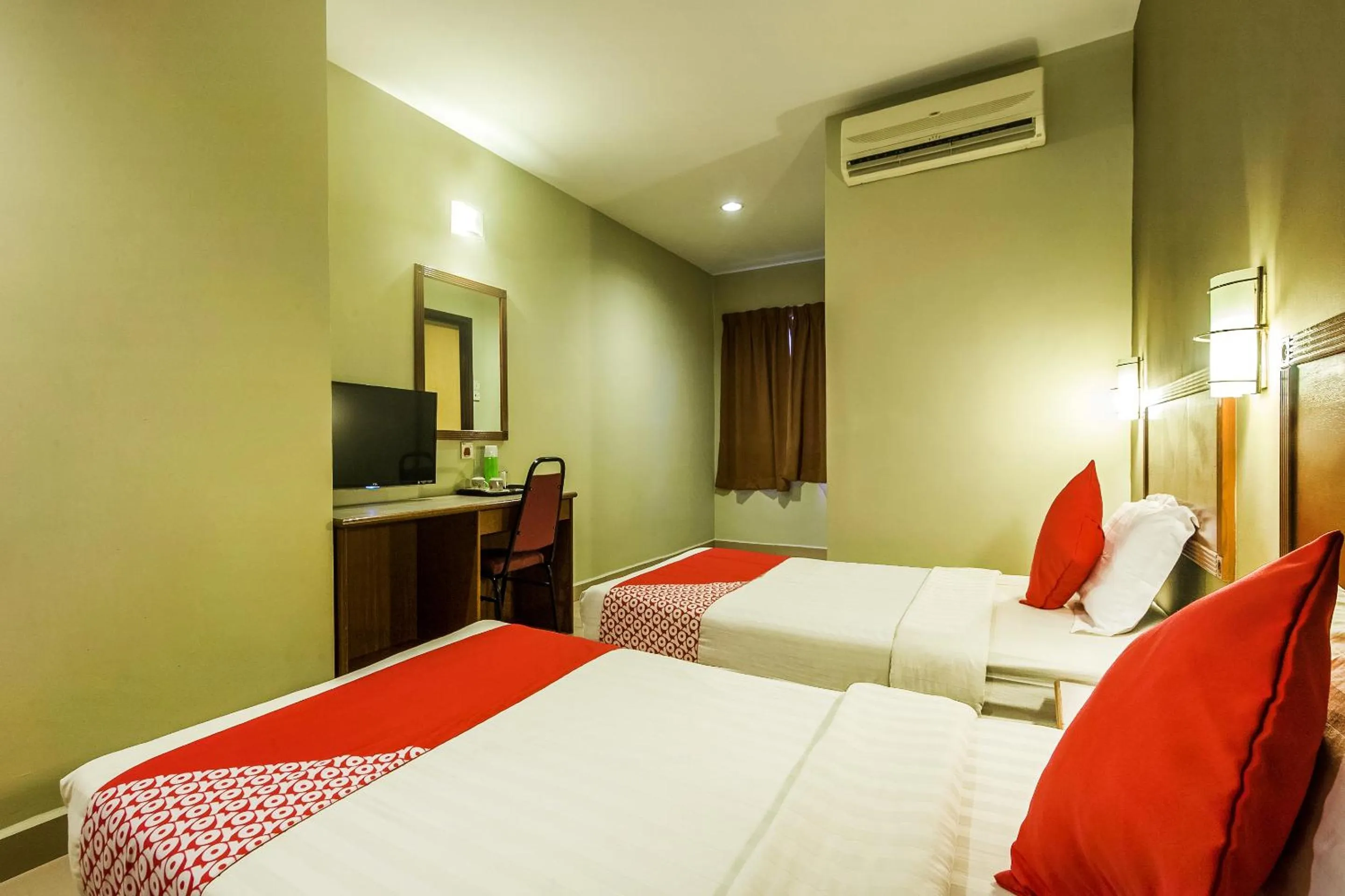 Bedroom, Bed in Super OYO 828 Comfort Hotel Shah Alam