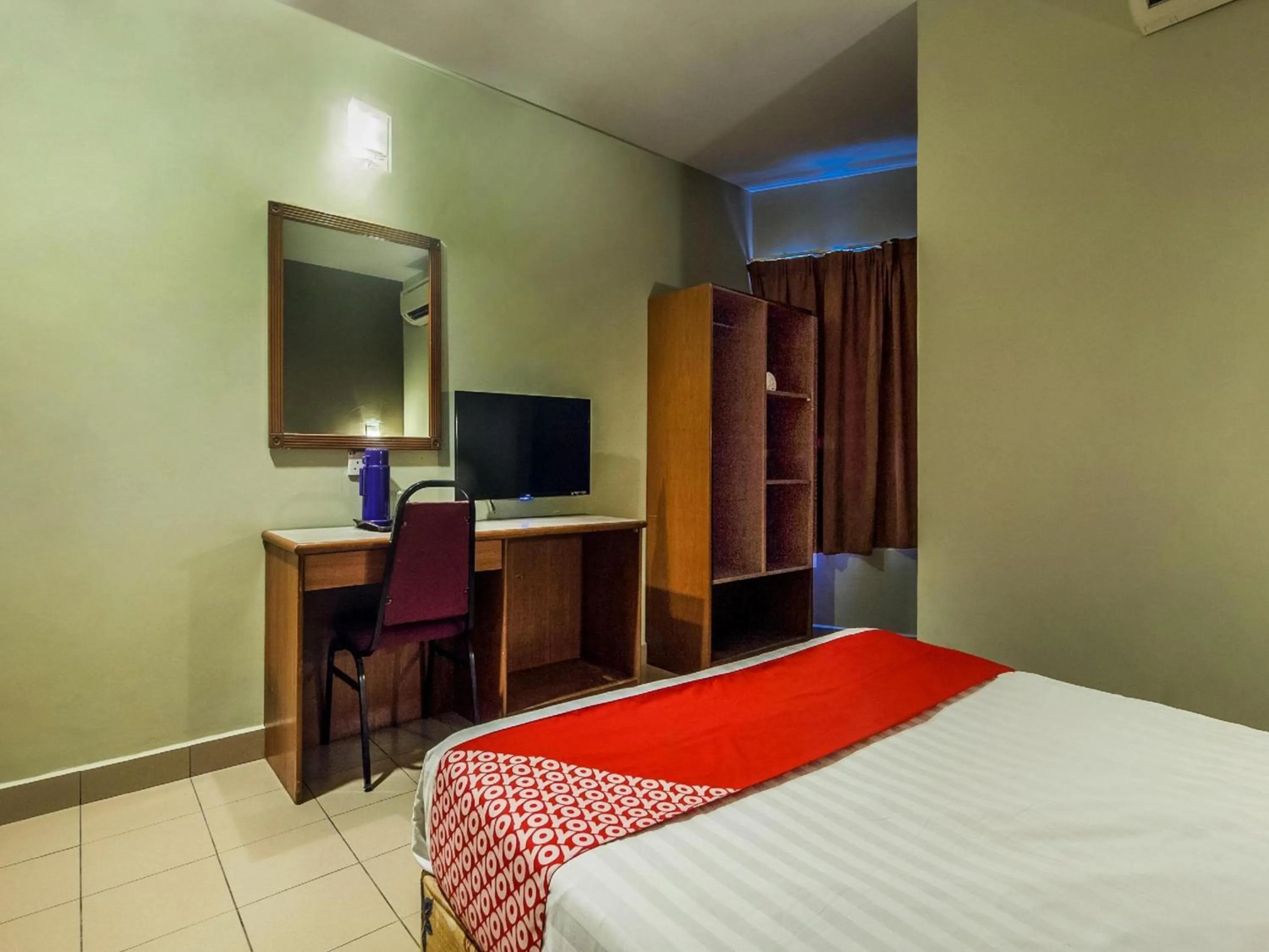 Bedroom, Bed in Super OYO 828 Comfort Hotel Shah Alam