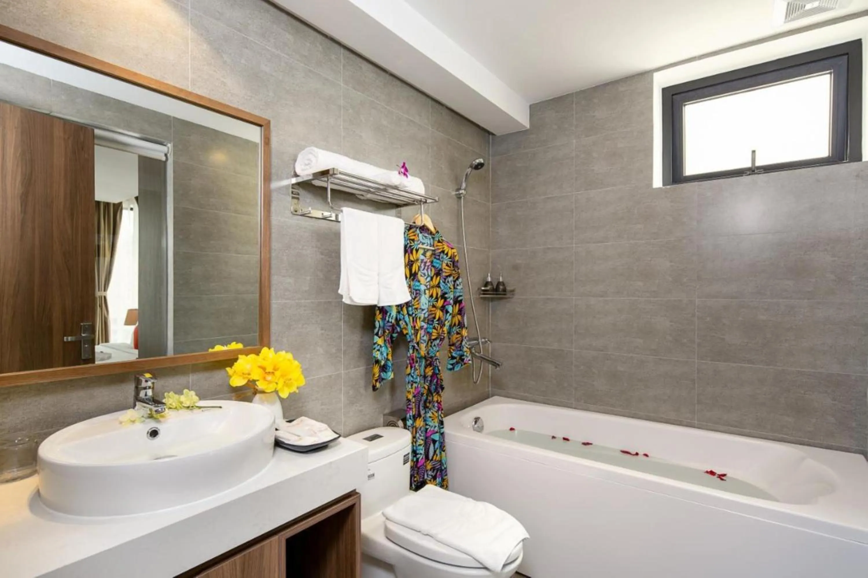 Shower in Amunra Ocean Hotel