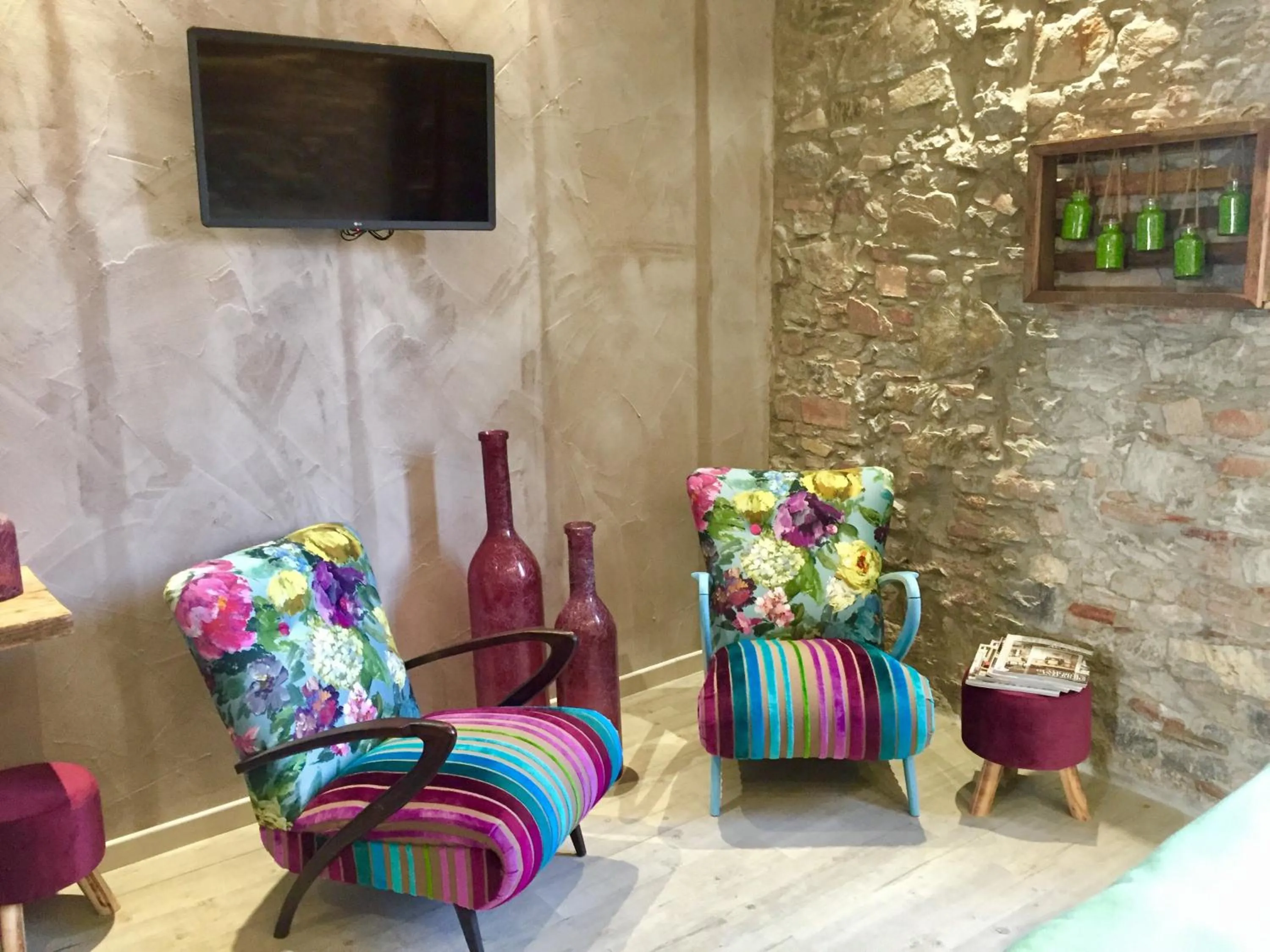 TV and multimedia in Inside the Wall