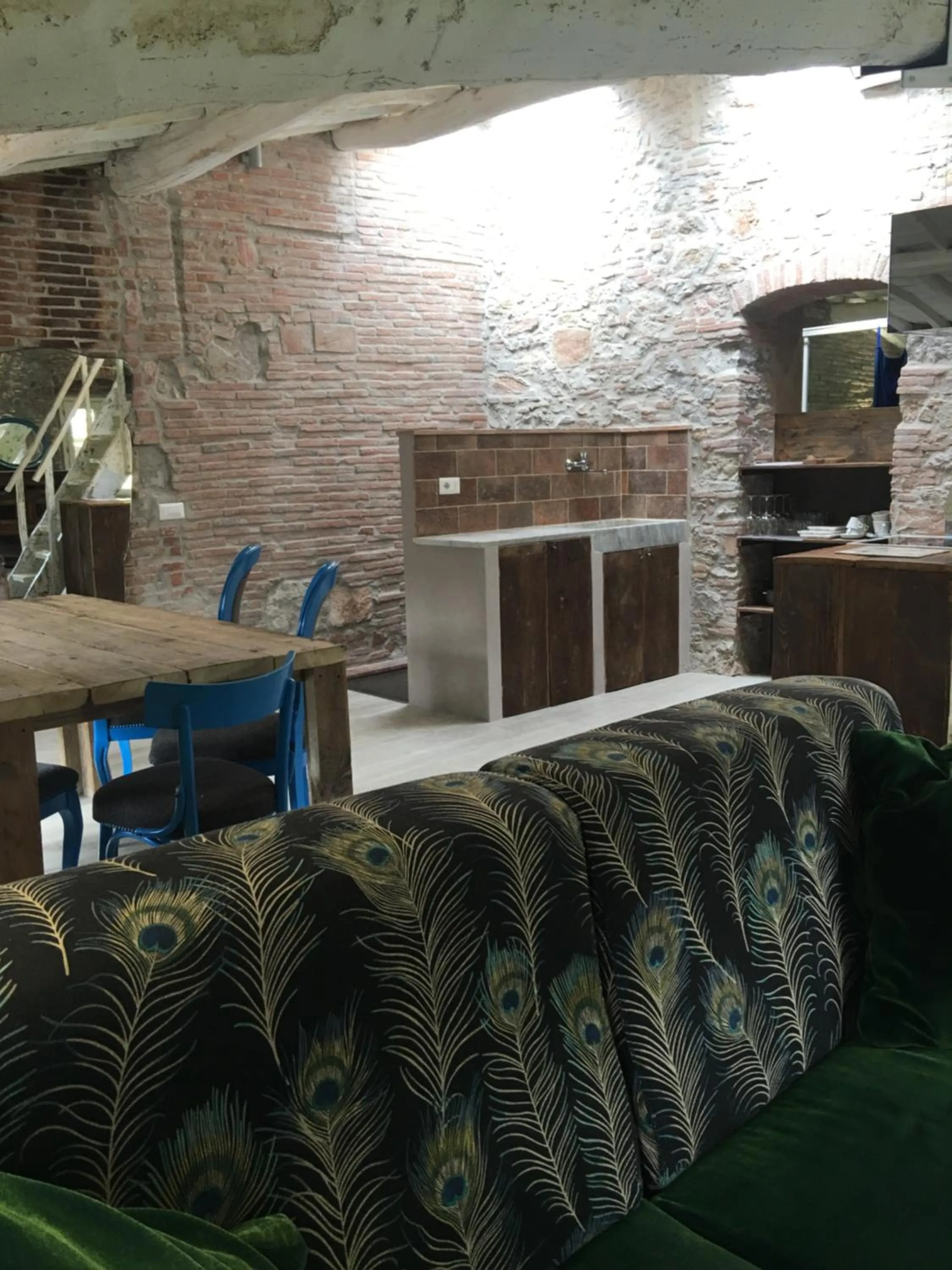 Kitchen or kitchenette in Inside the Wall