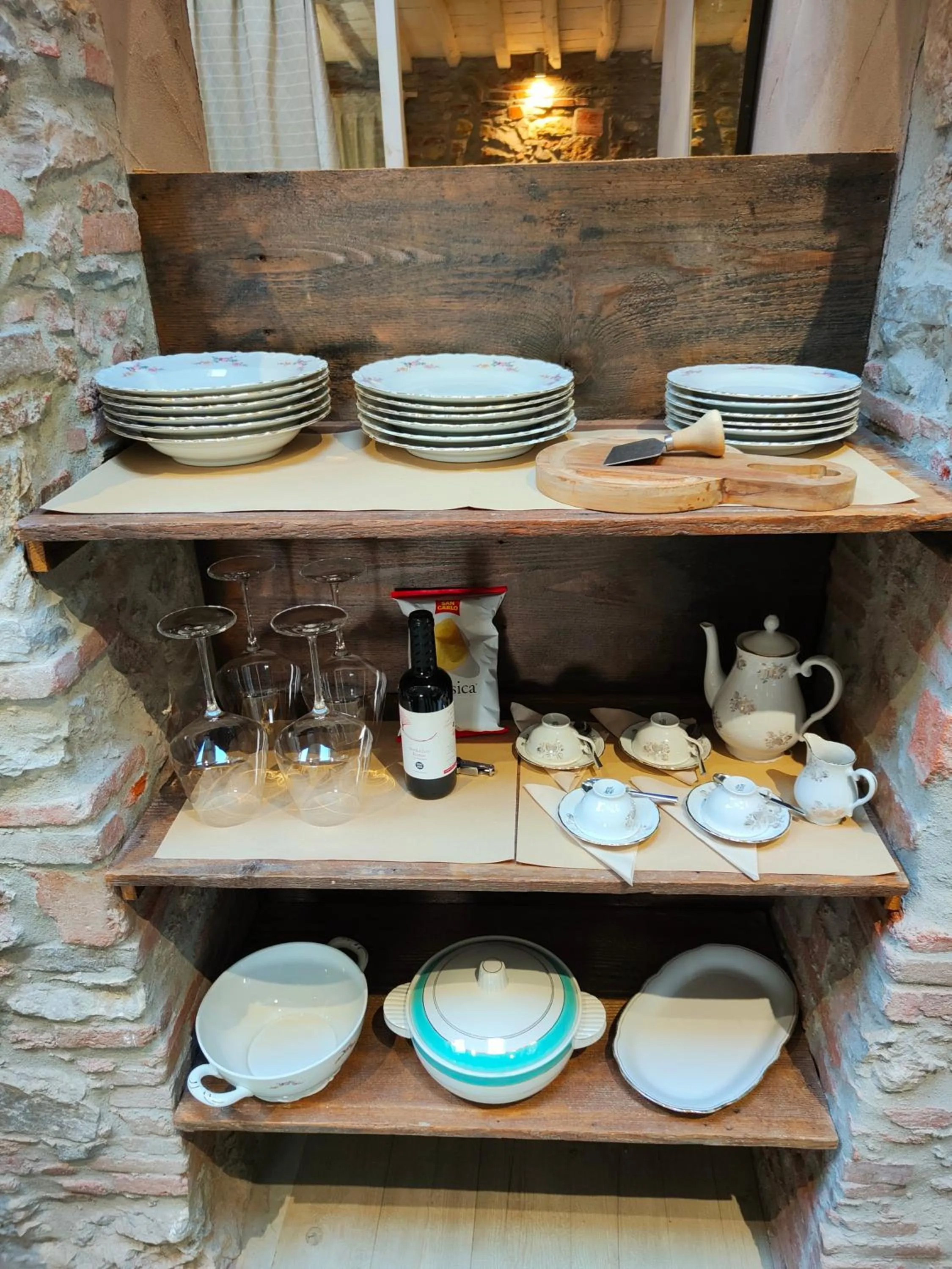 Kitchen or kitchenette in Inside the Wall