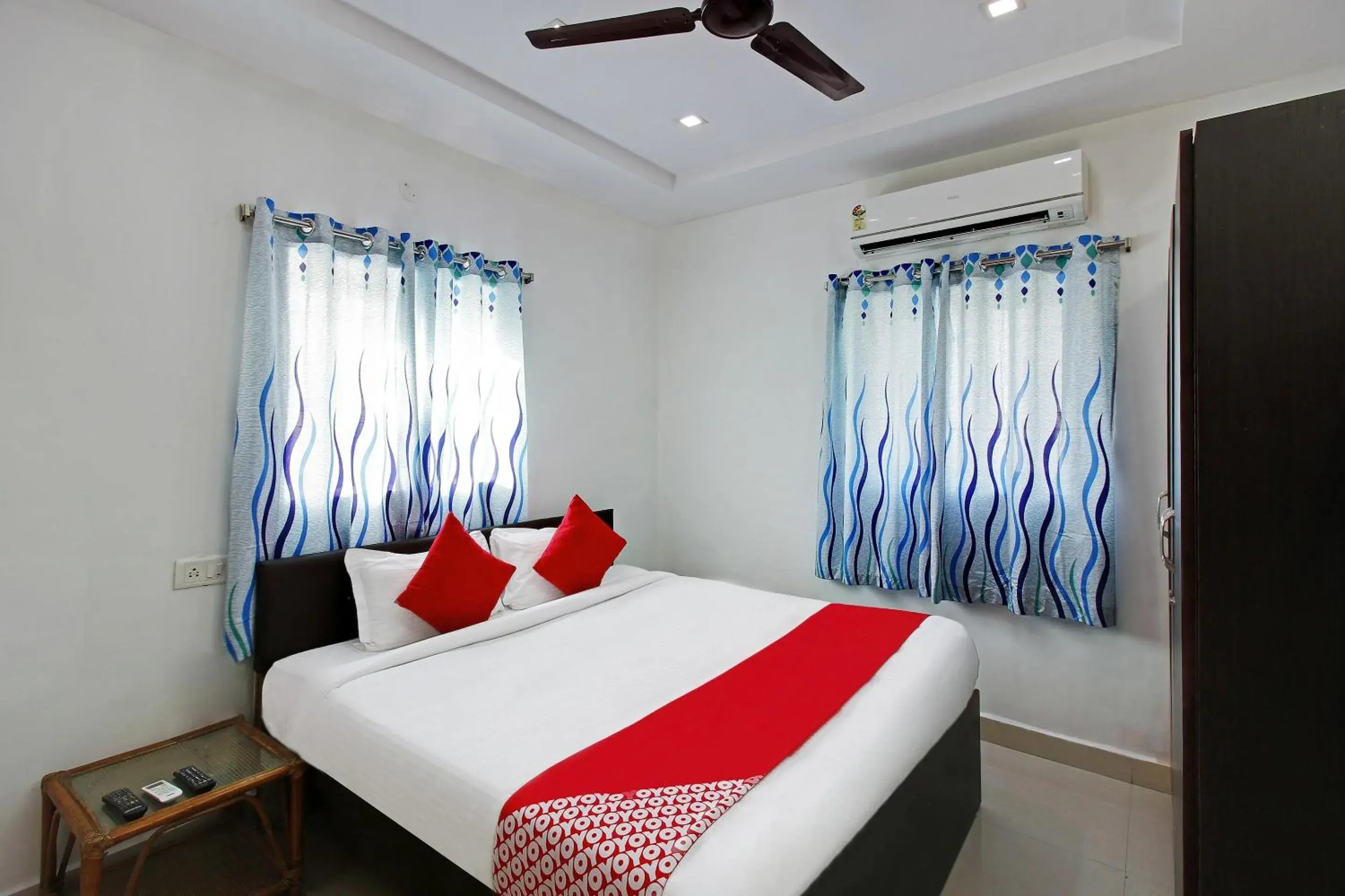 Bedroom, Bed in Super Hotel O Golden Hive Madhapur Near Shilparamam Bedroom, Bed in Super Hotel O Golden Hive Madhapur Near Shilparamam