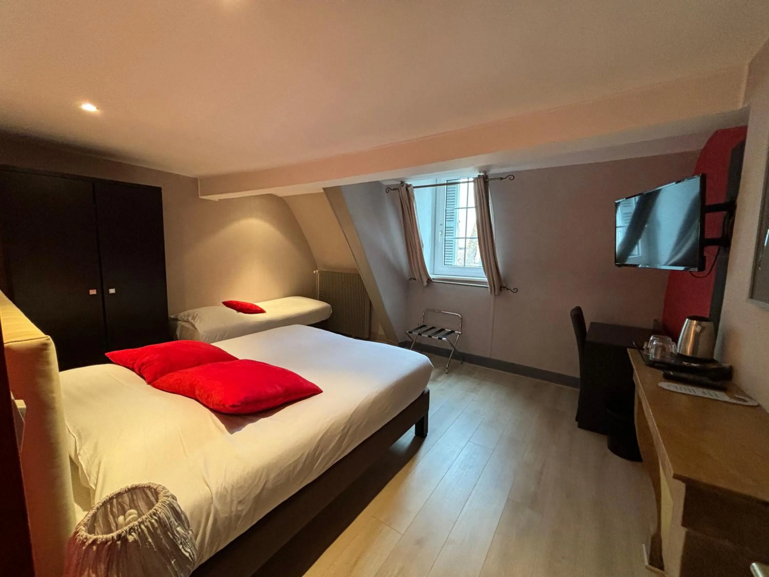 Bed in Hotel Le Jacquemart