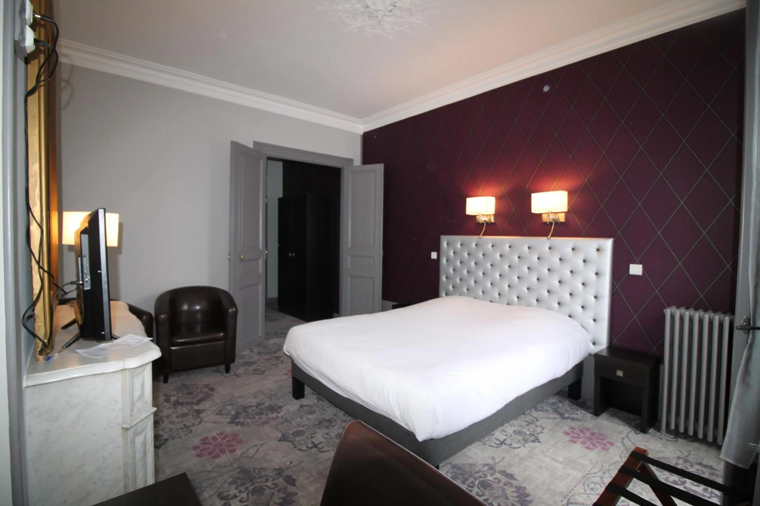 Photo of the whole room, Bed in Hotel Le Jacquemart