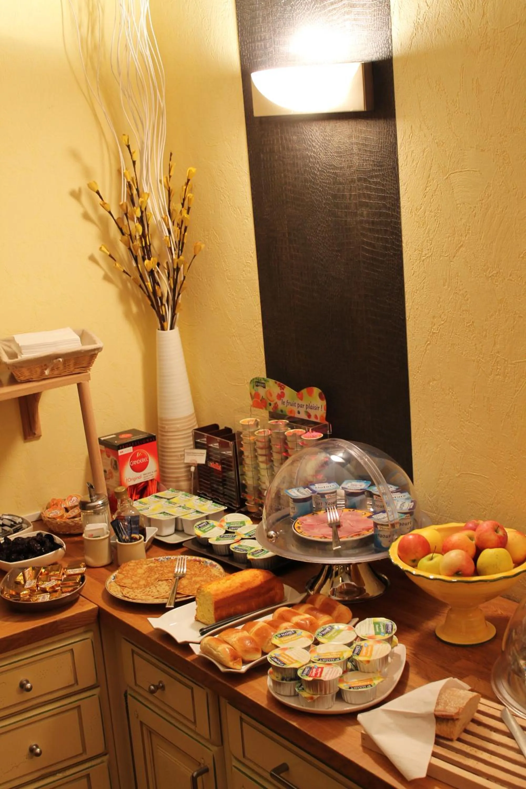 Buffet breakfast in Hotel Le Jacquemart