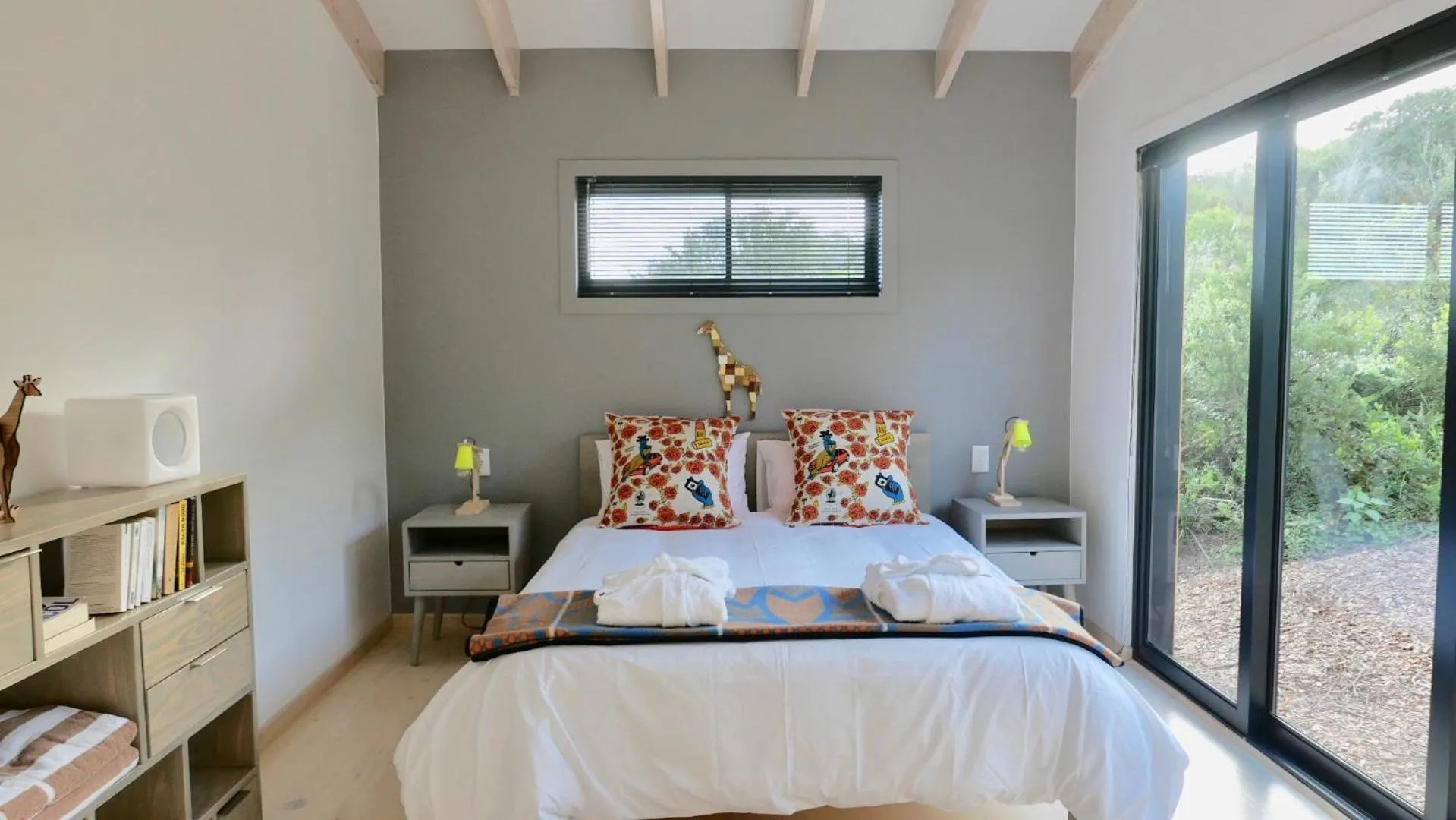 Bedroom, Bed in Earth Wind and Ocean 33