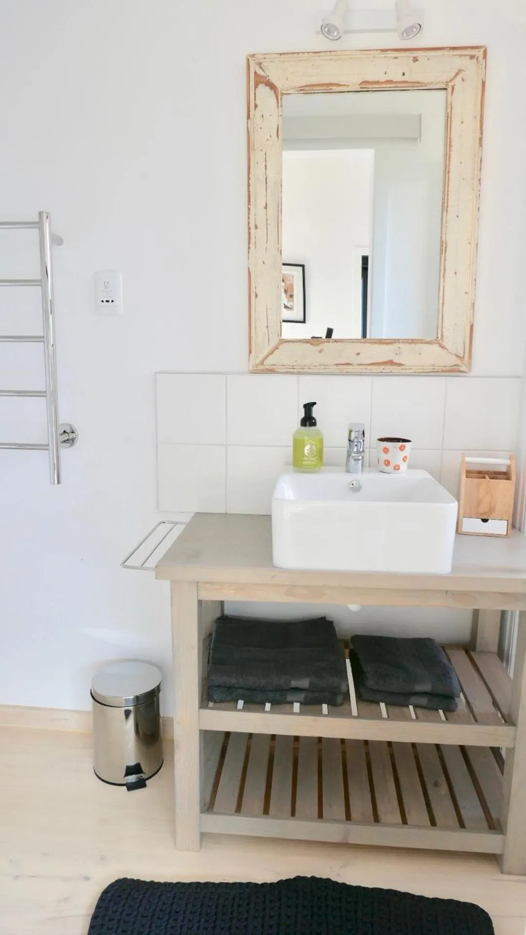 Bathroom in Earth Wind and Ocean 33