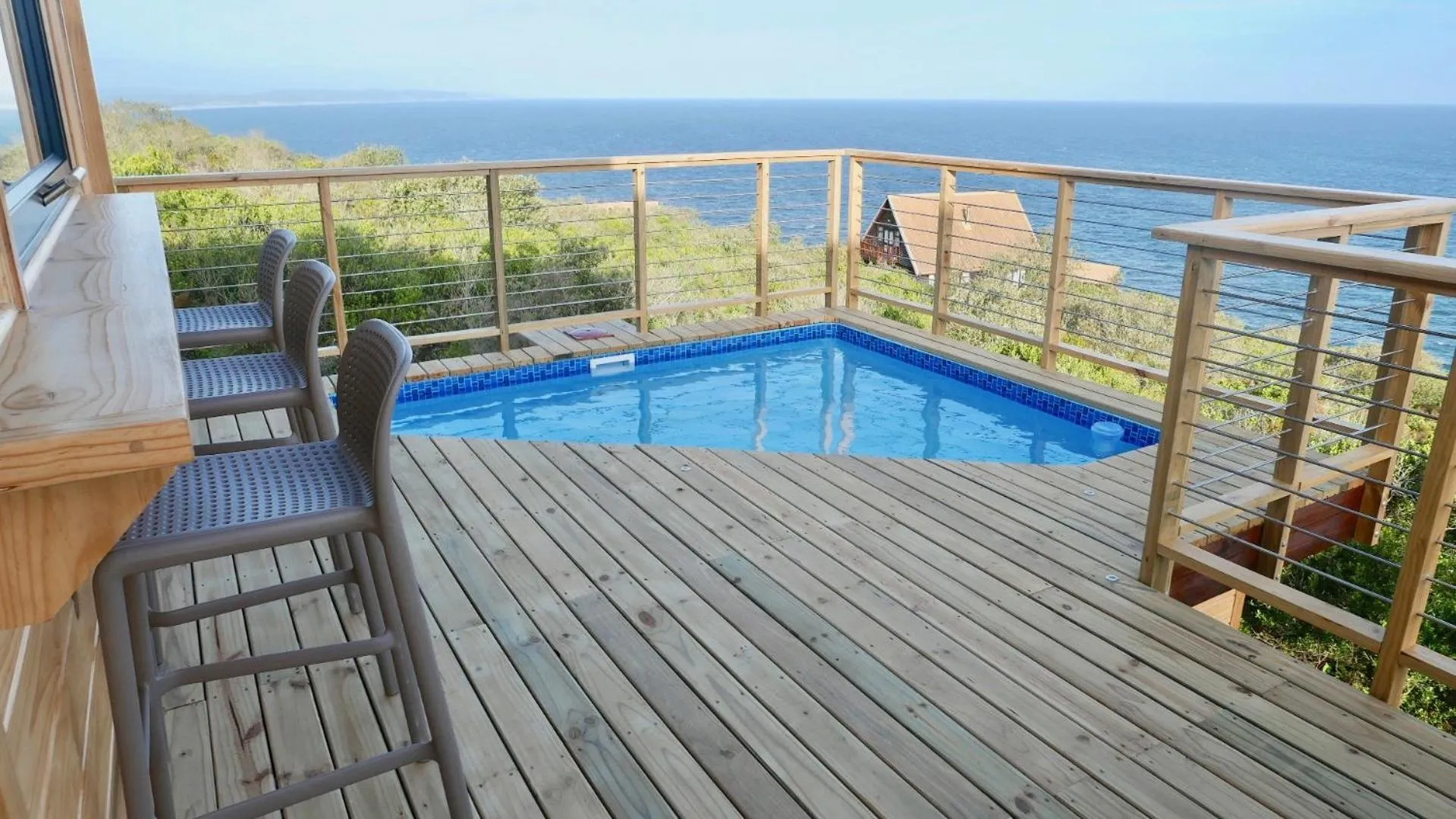 Swimming pool in Earth Wind and Ocean 33