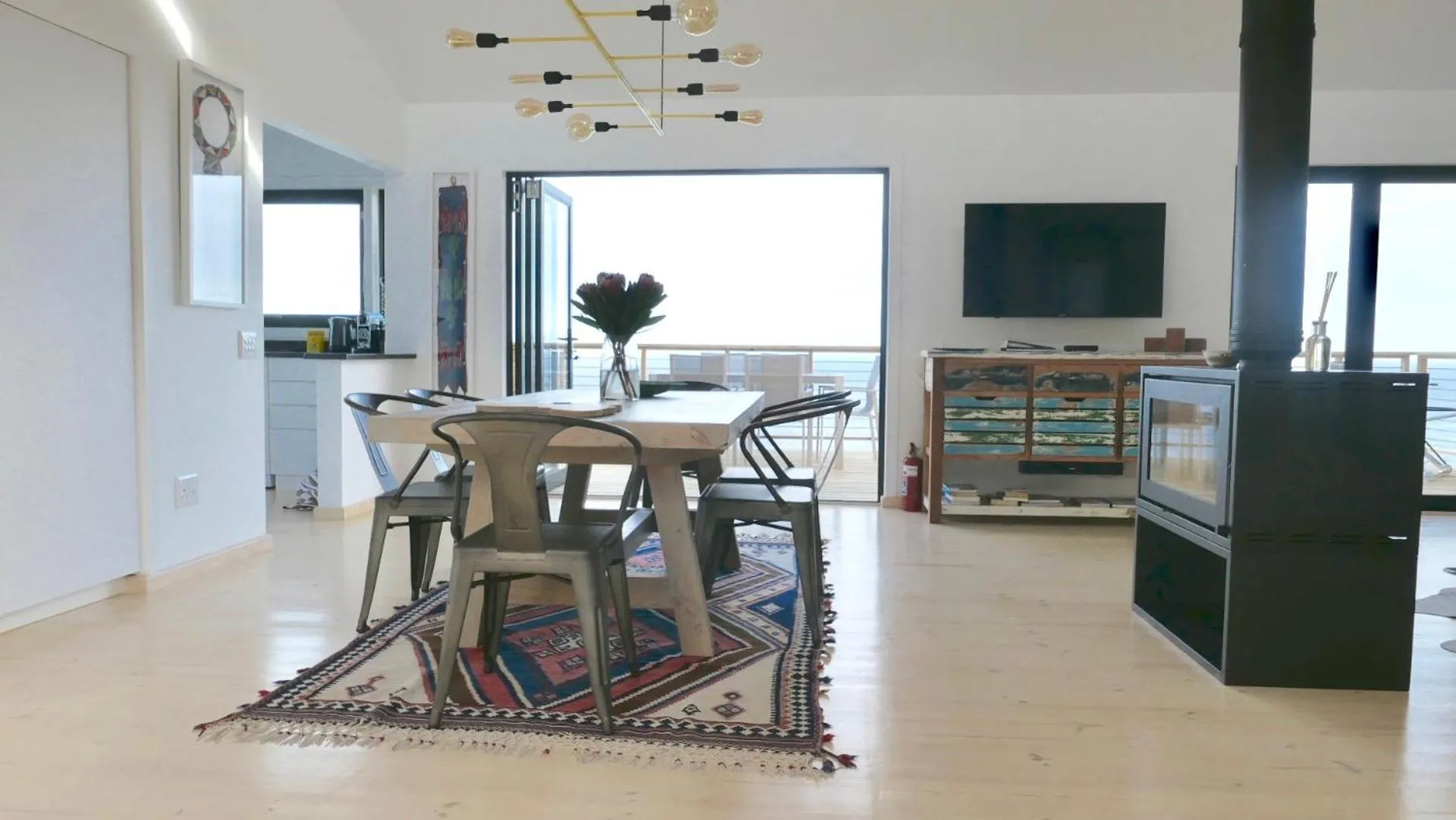 Dining area in Earth Wind and Ocean 33