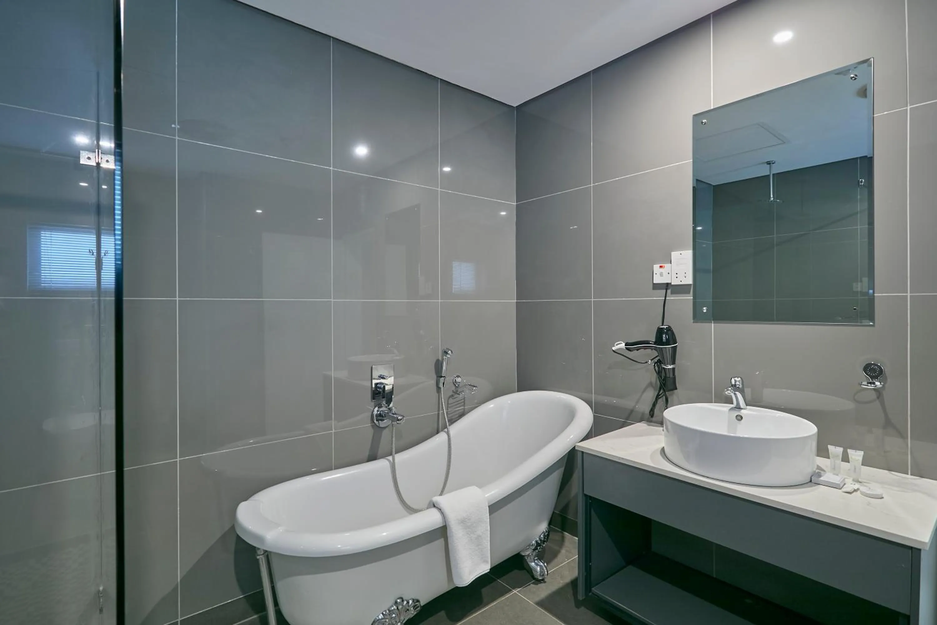 Bath in Kalahari Arms Hotel