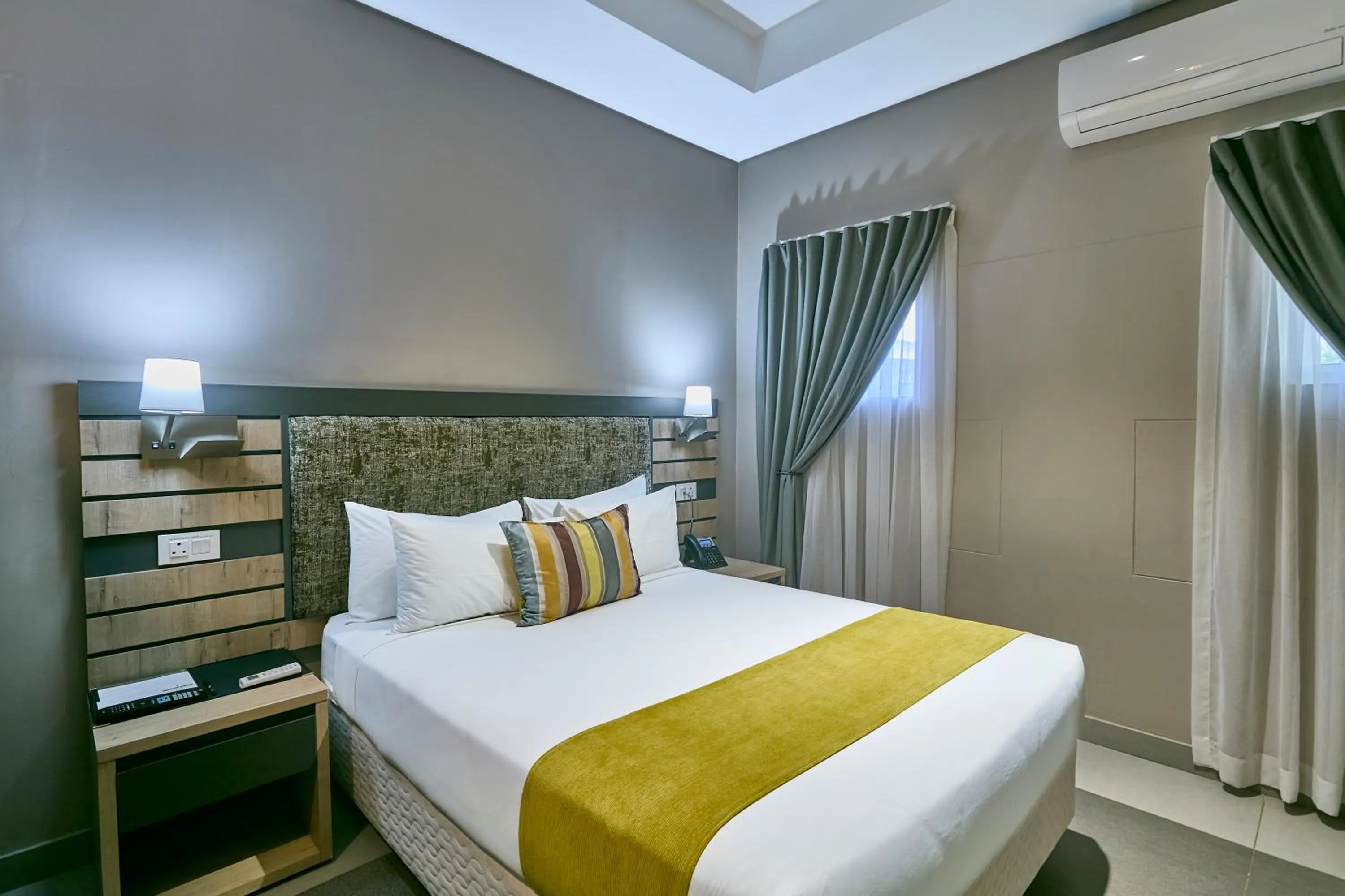 Bedroom, Bed in Kalahari Arms Hotel