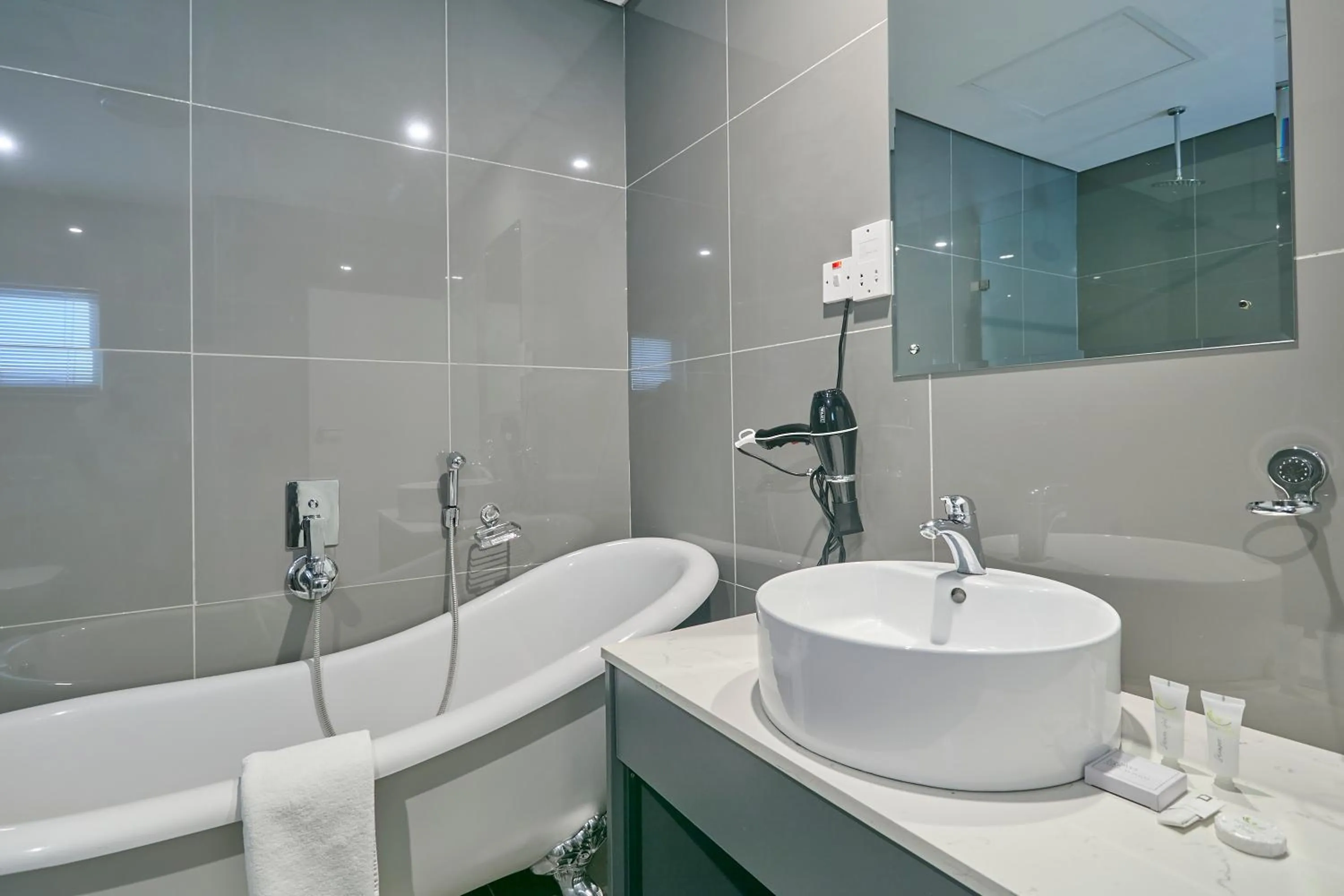 Bathroom in Kalahari Arms Hotel