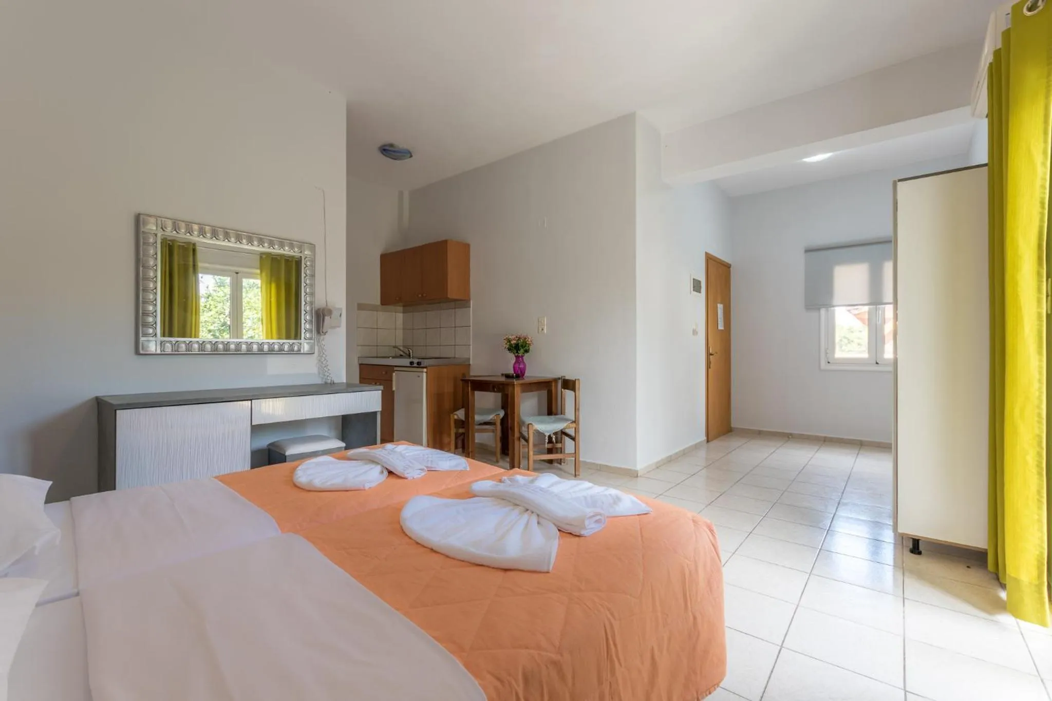 Shower, Bed in Maria Hotel Sisi