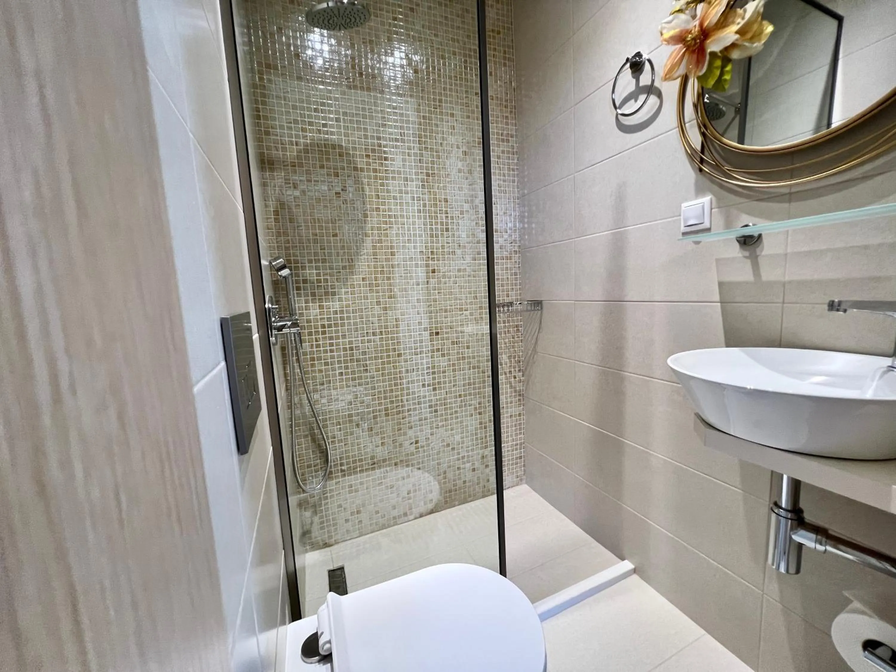 Shower in Maria Hotel Sisi