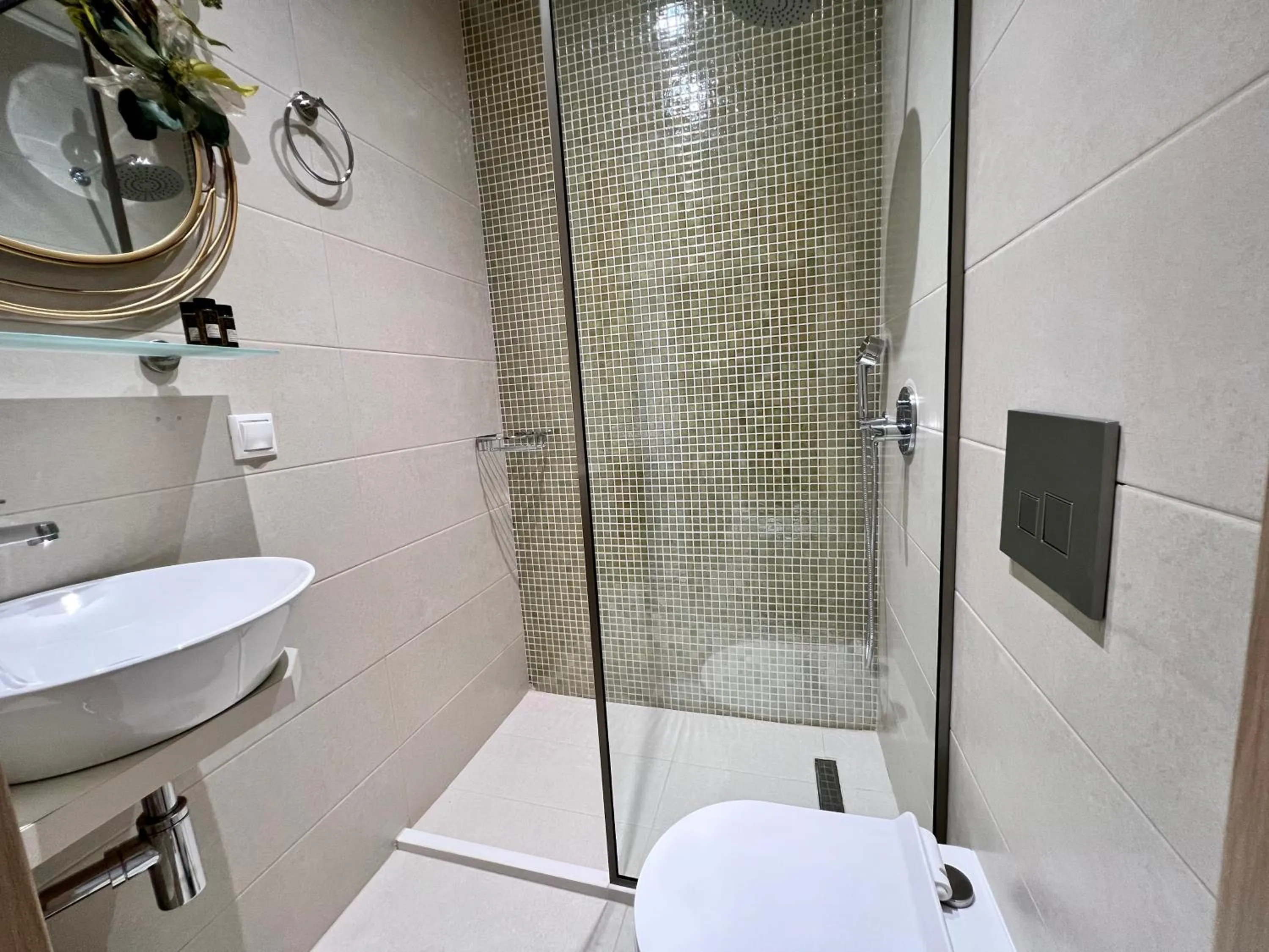 Shower in Maria Hotel Sisi