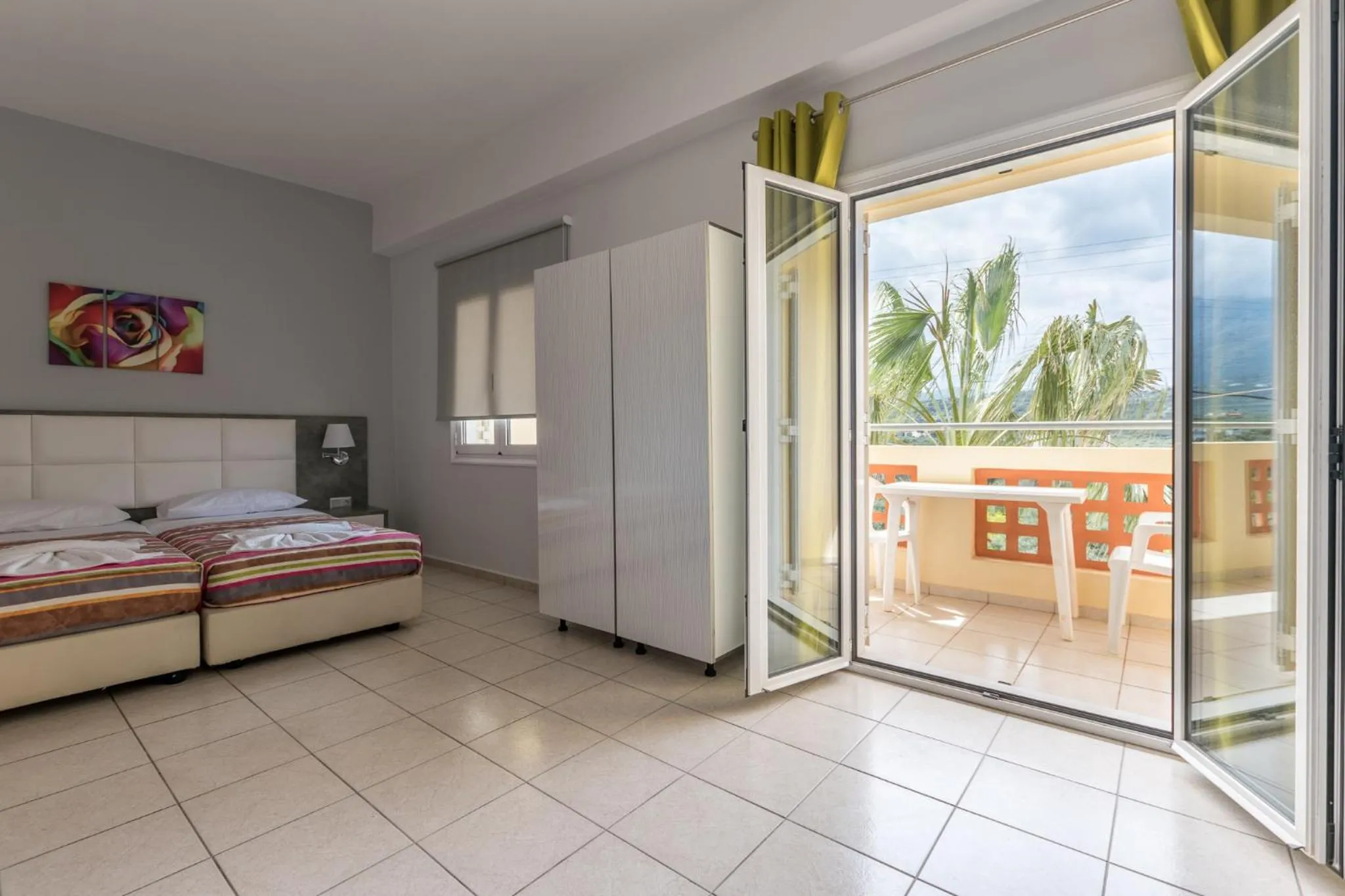 Shower, Bed in Maria Hotel Sisi