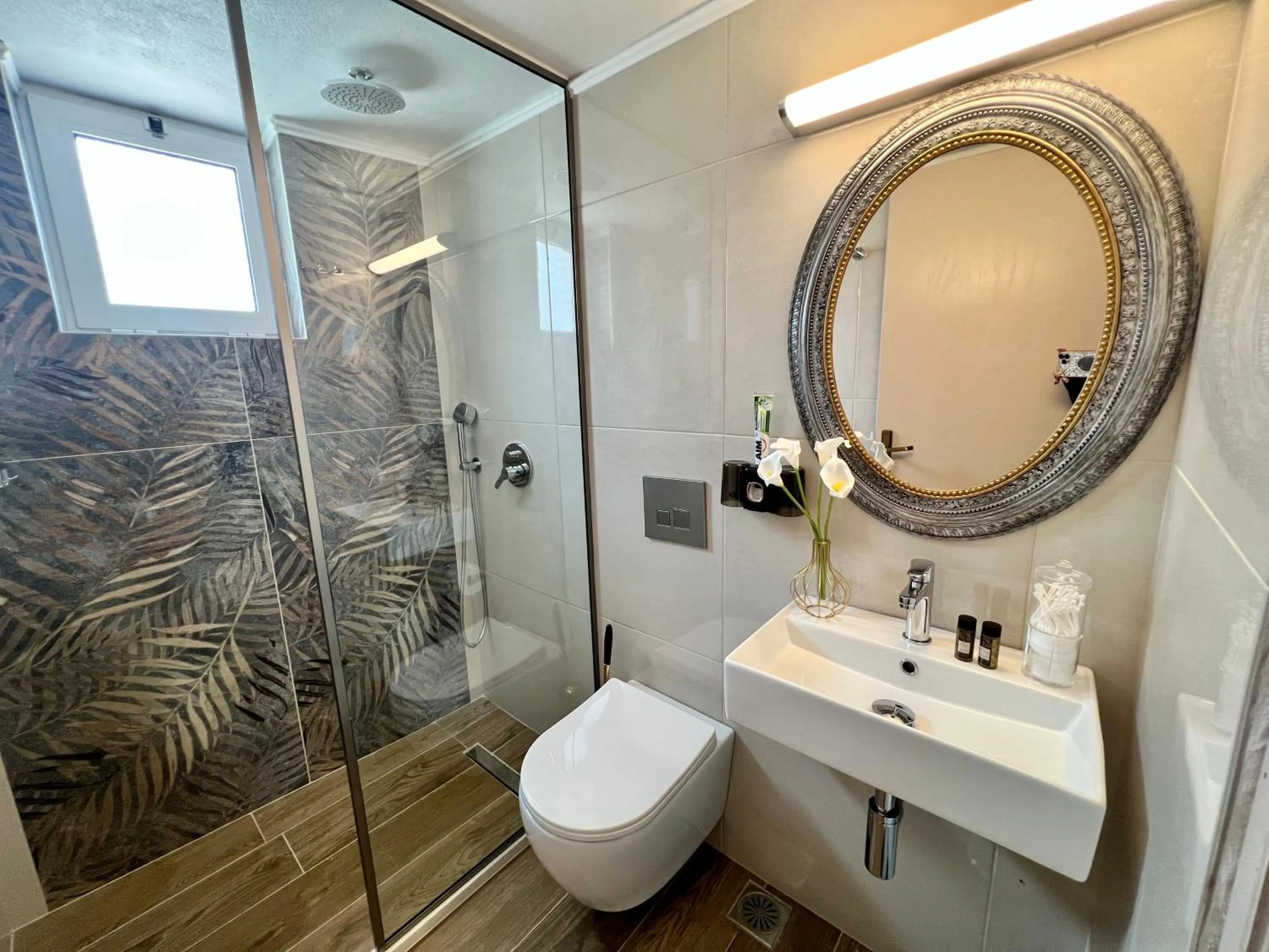 Shower in Maria Hotel Sisi