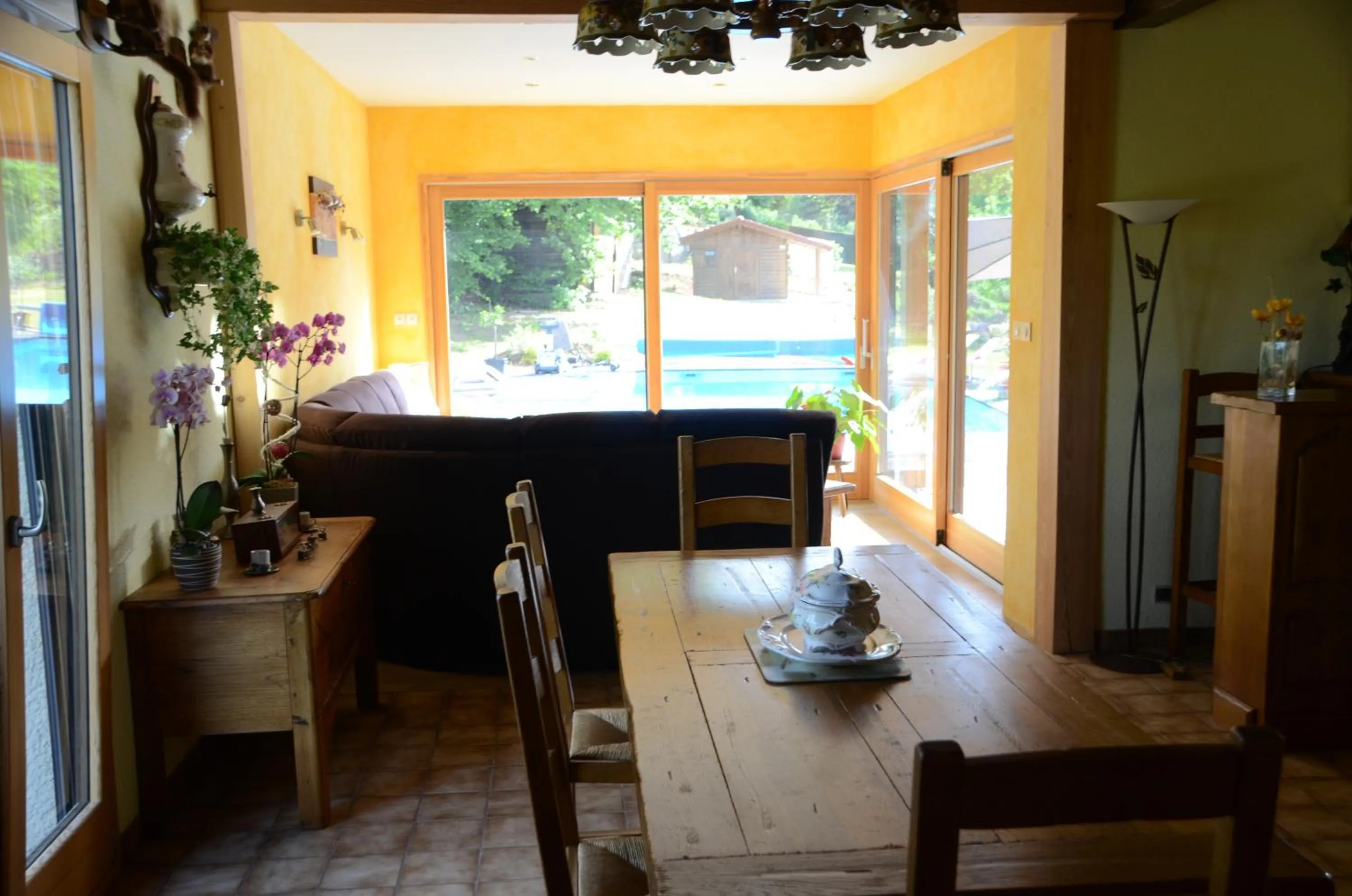 Restaurant/places to eat in Le Clos des Aulnes