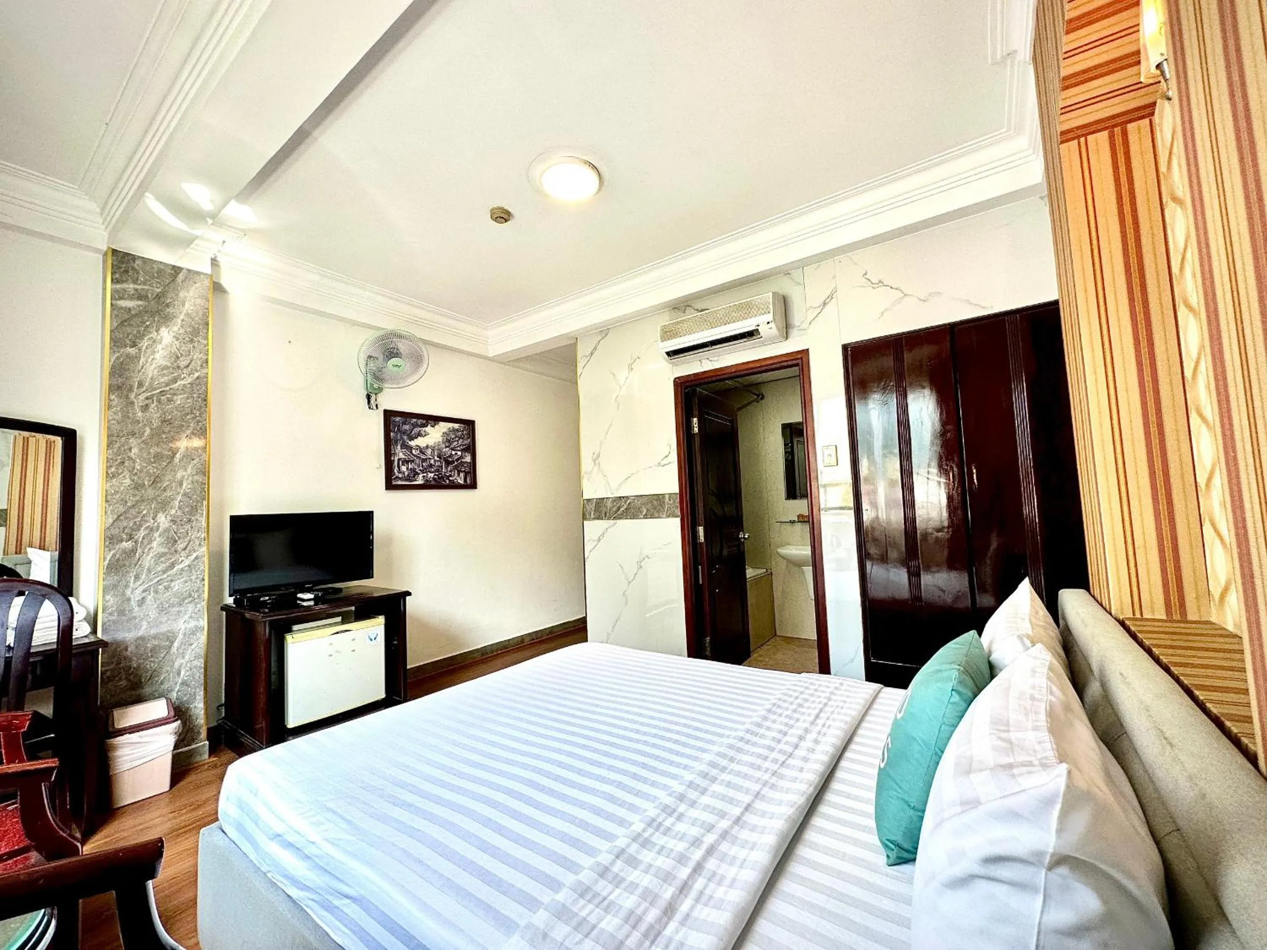 Photo of the whole room, Bed in ACE Hotel - Bến Thành