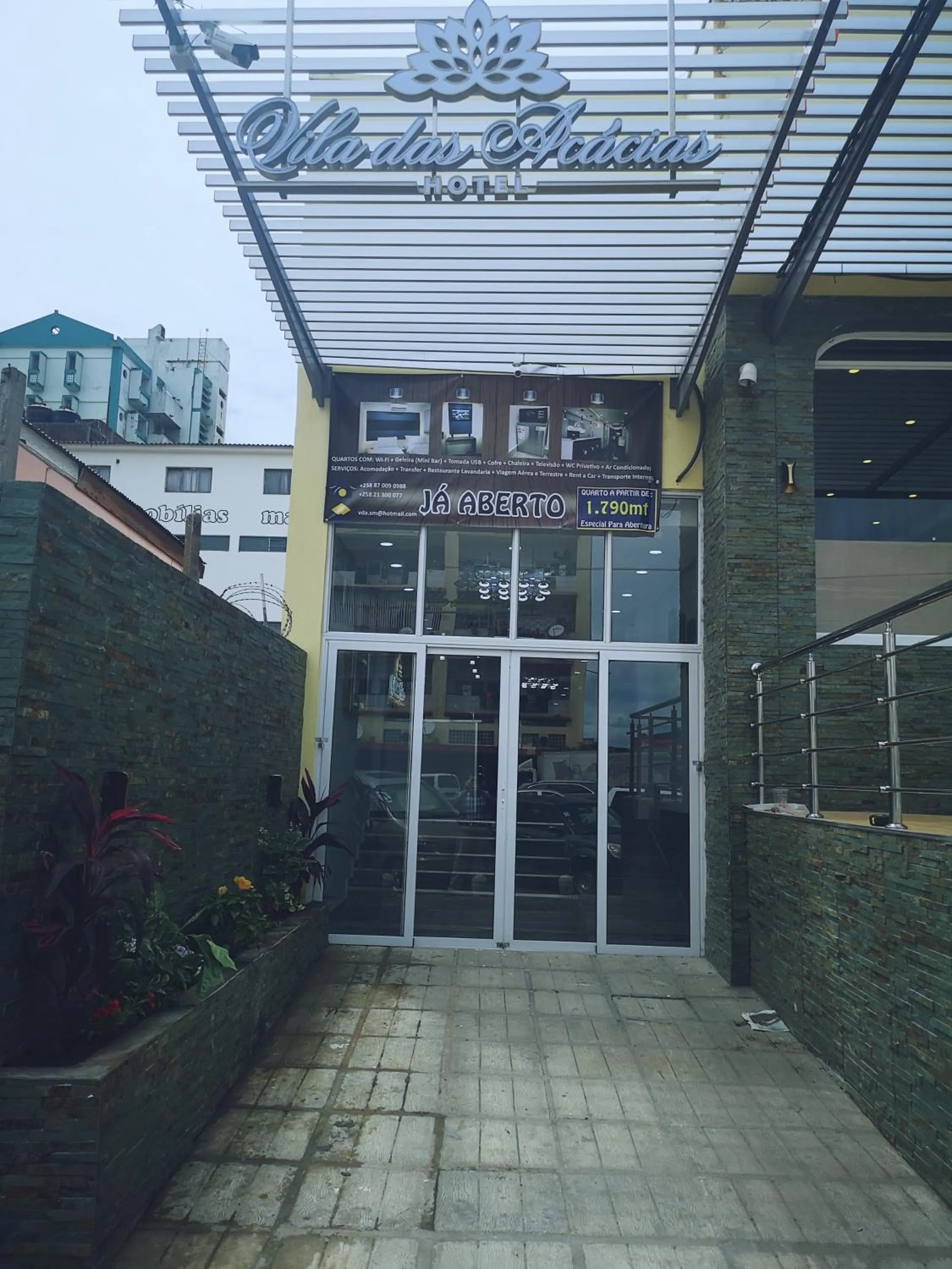 Facade/entrance in Jardim das Acácias