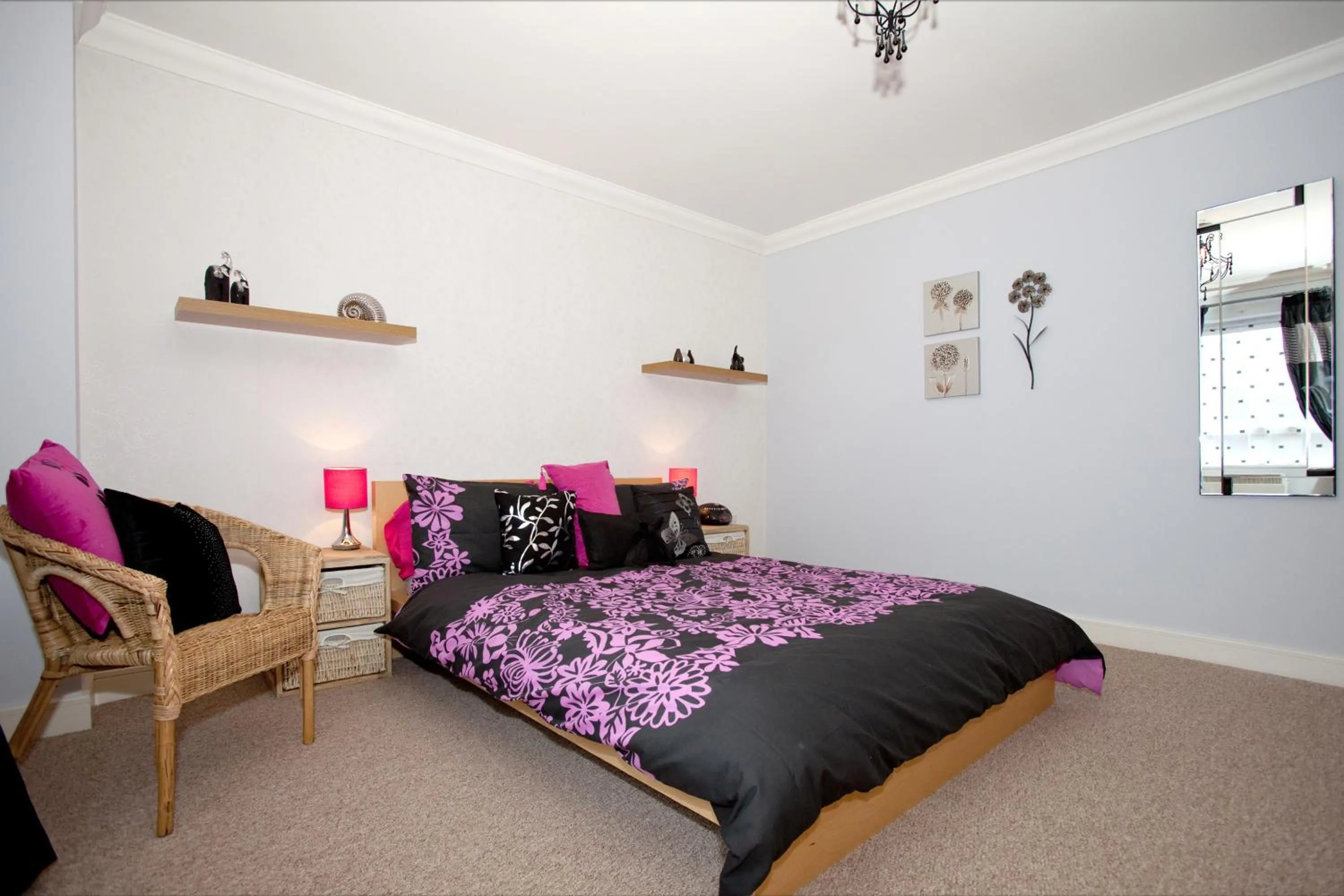 Bedroom, Bed in Riverbank View Three Bedroom Apartment with Free Parking