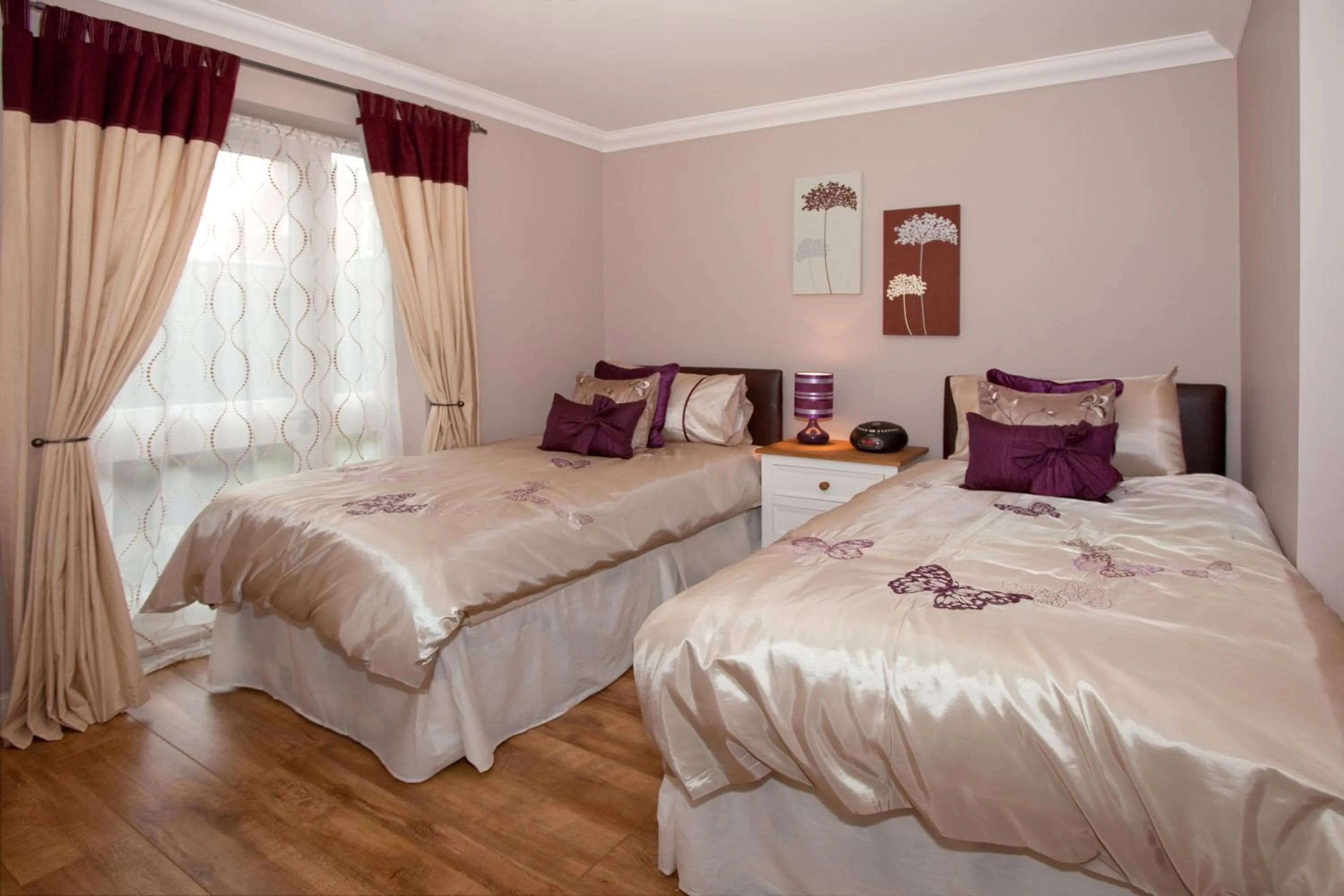 Bedroom, Bed in Riverbank View Three Bedroom Apartment with Free Parking