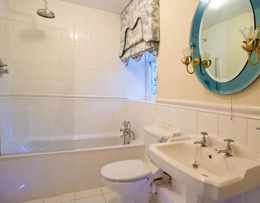 Bathroom in Castle House B and B