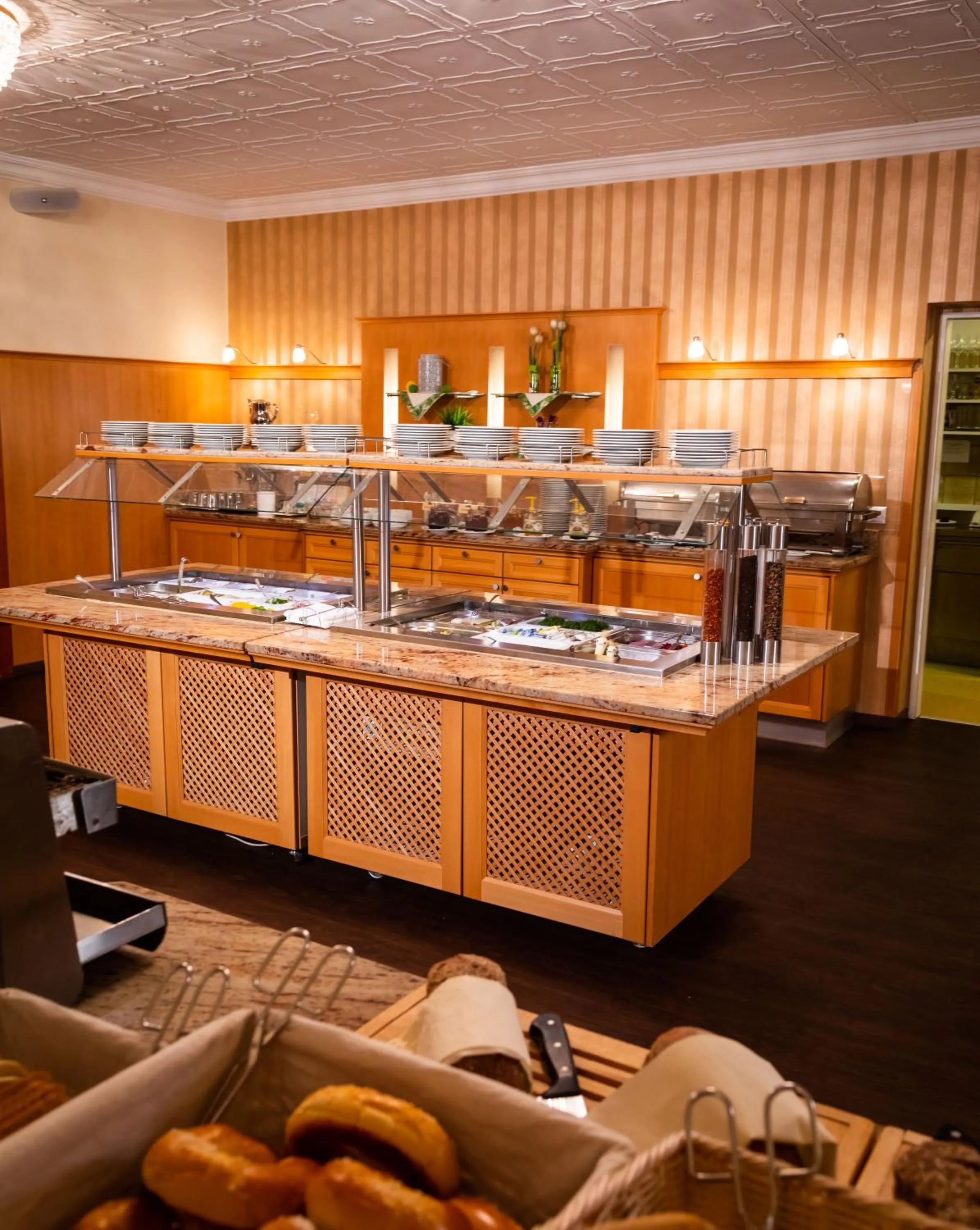 Restaurant/places to eat in Hotel Allmer