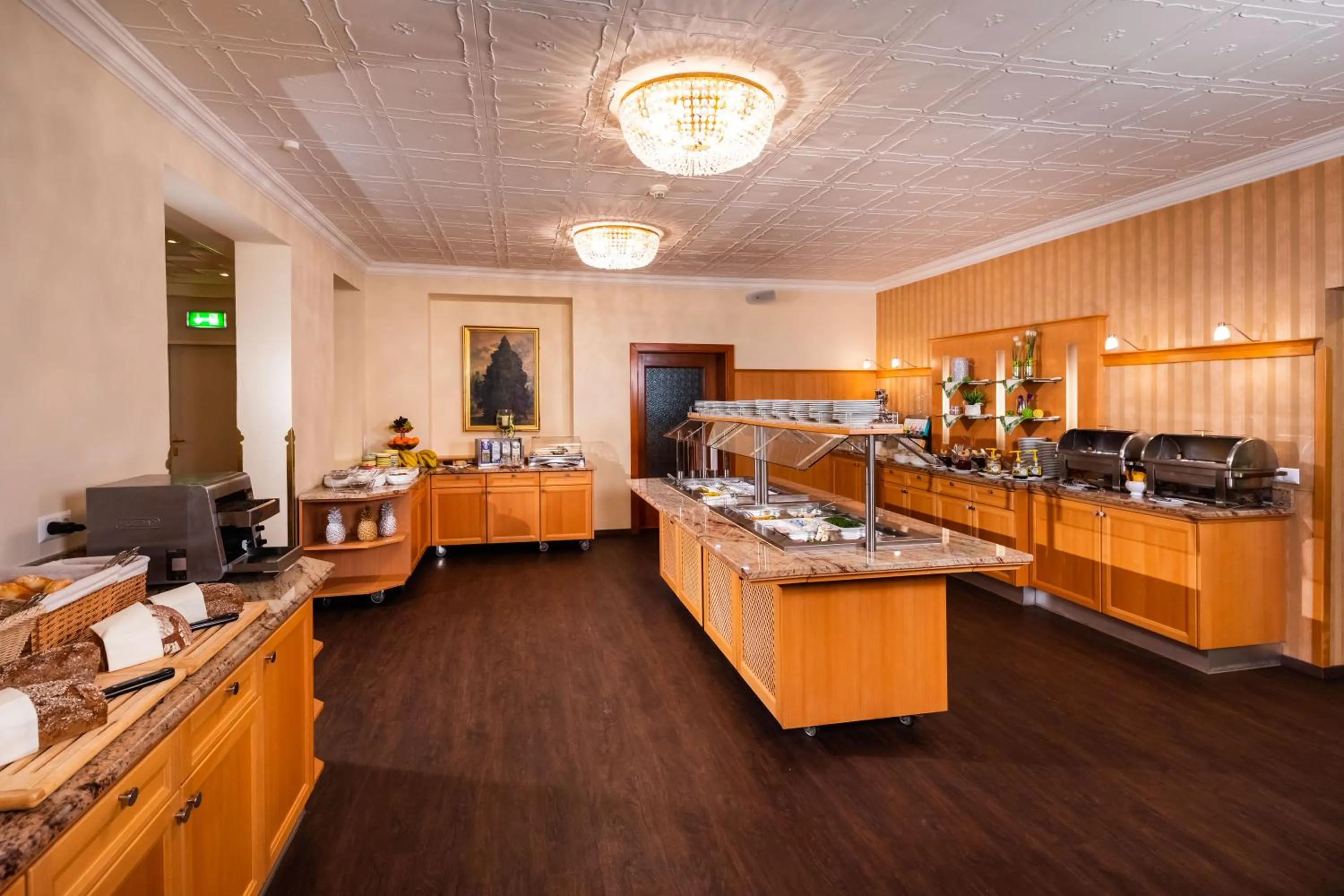 Restaurant/places to eat in Hotel Allmer