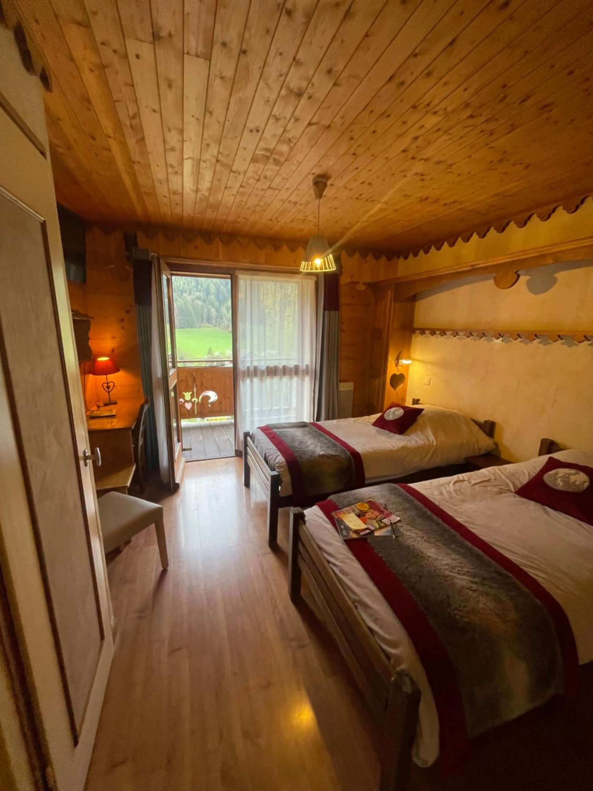Bed in Hotel Le Ferraillon