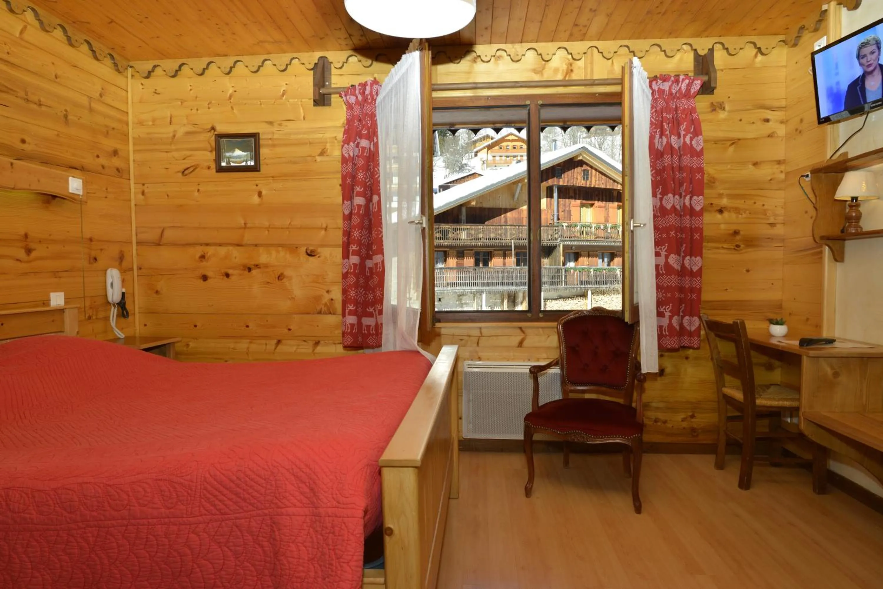 Bedroom, Bed in Hotel Le Ferraillon