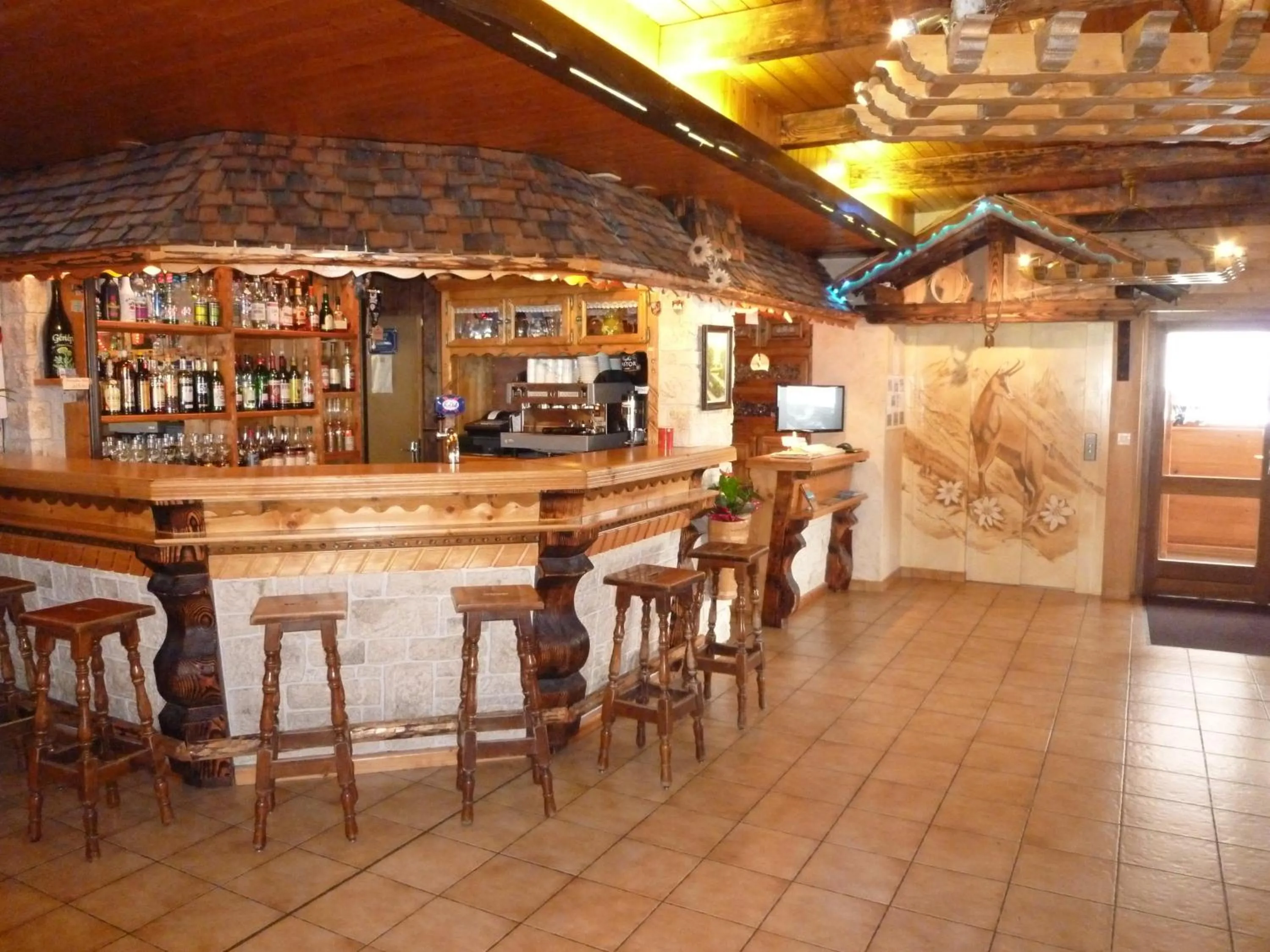 Lounge or bar in Hotel Le Ferraillon