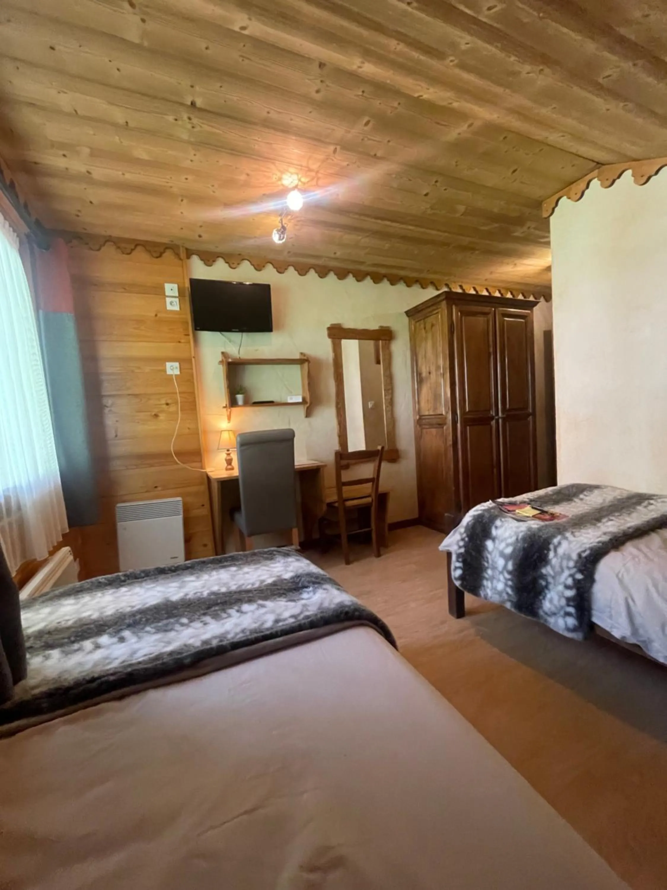 Bed in Hotel Le Ferraillon