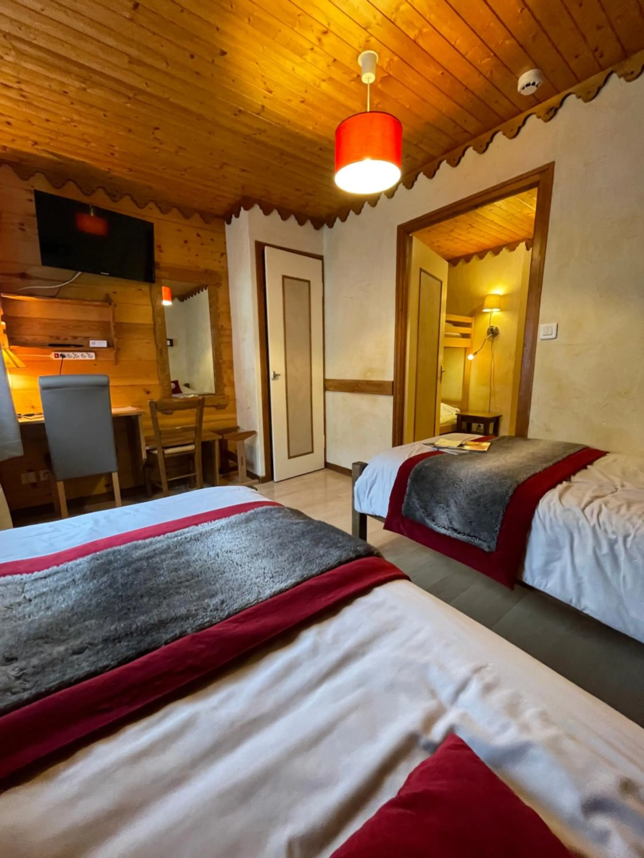 Bed in Hotel Le Ferraillon