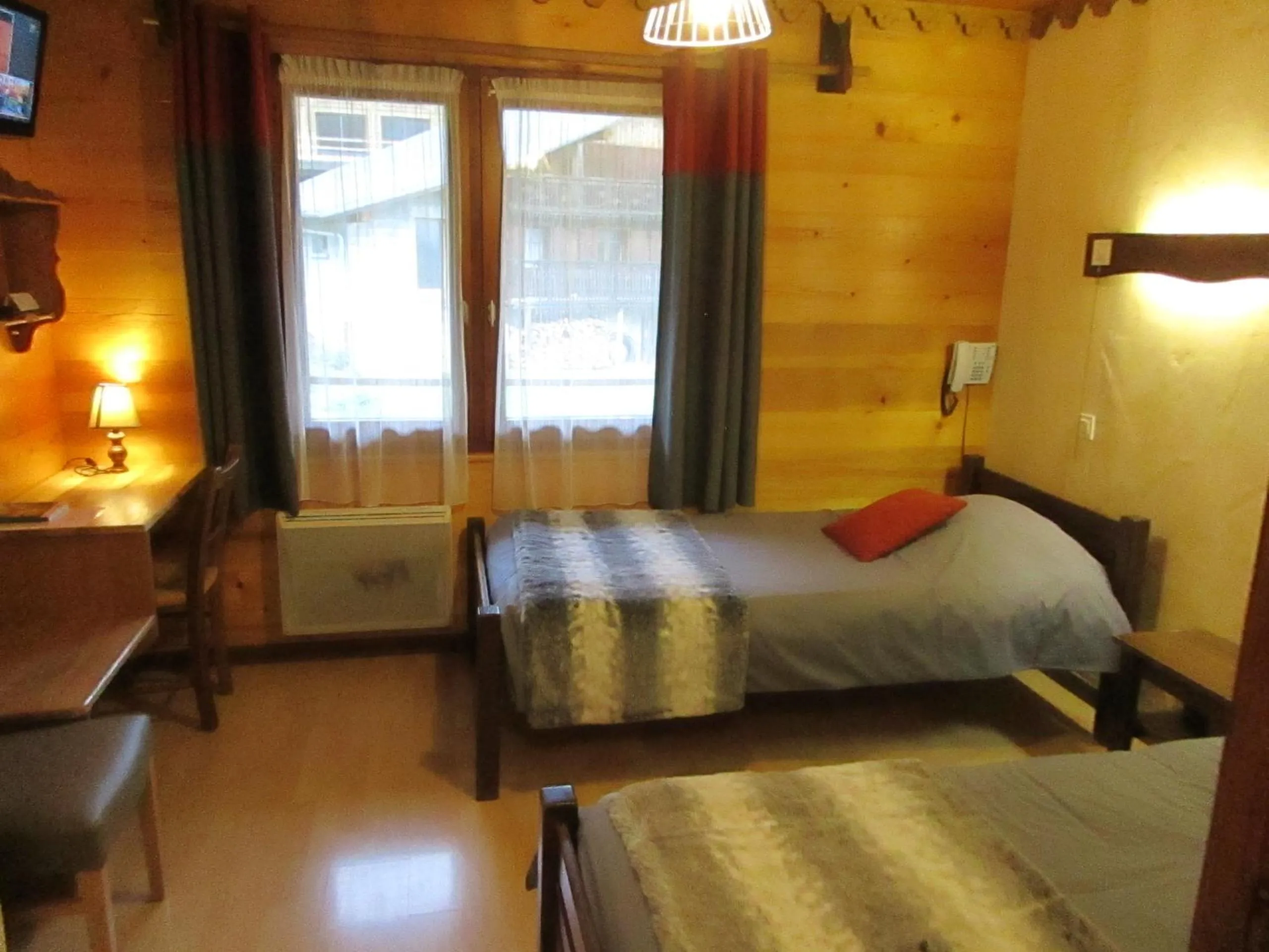 Bed in Hotel Le Ferraillon