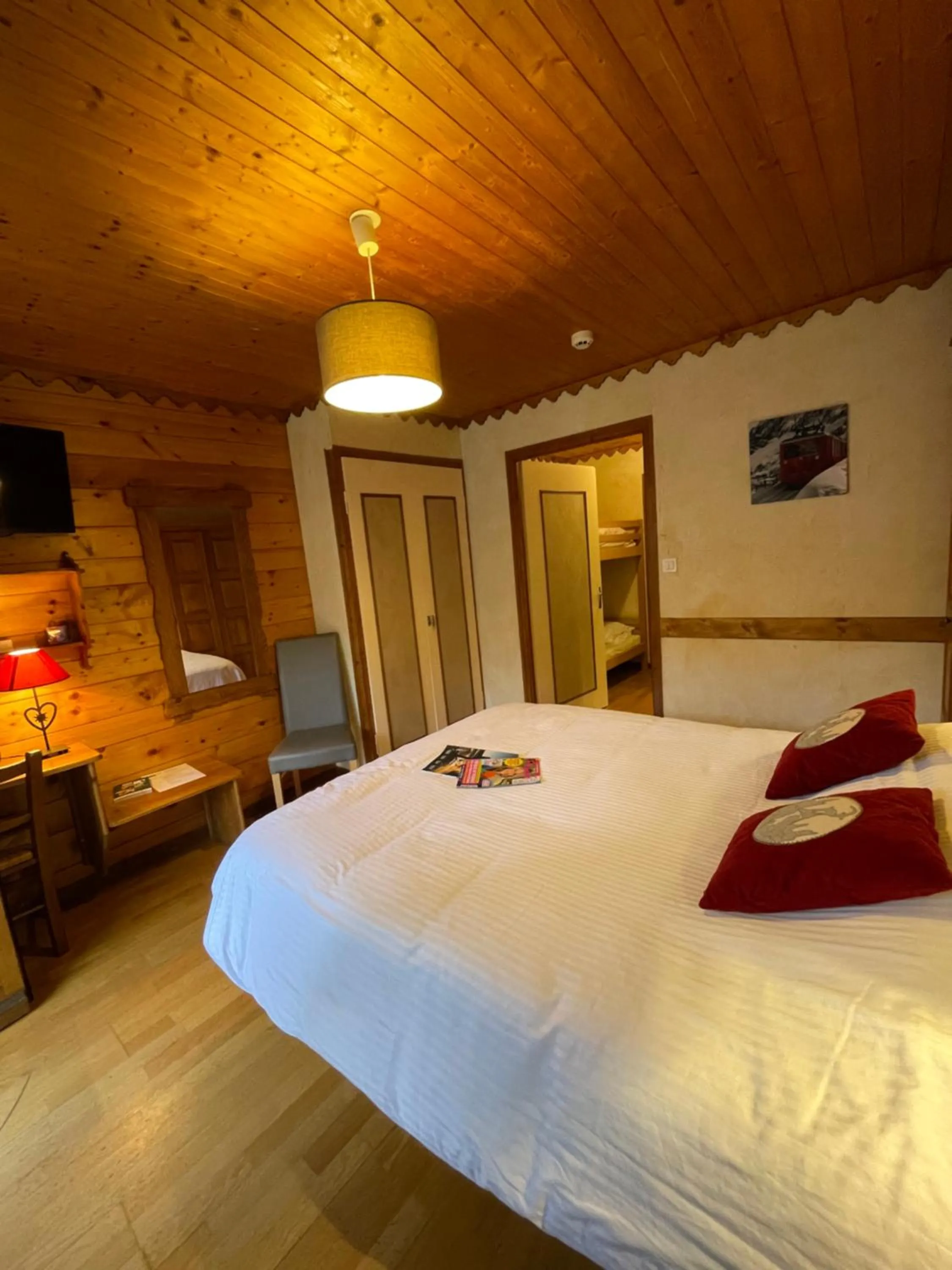 Bed in Hotel Le Ferraillon