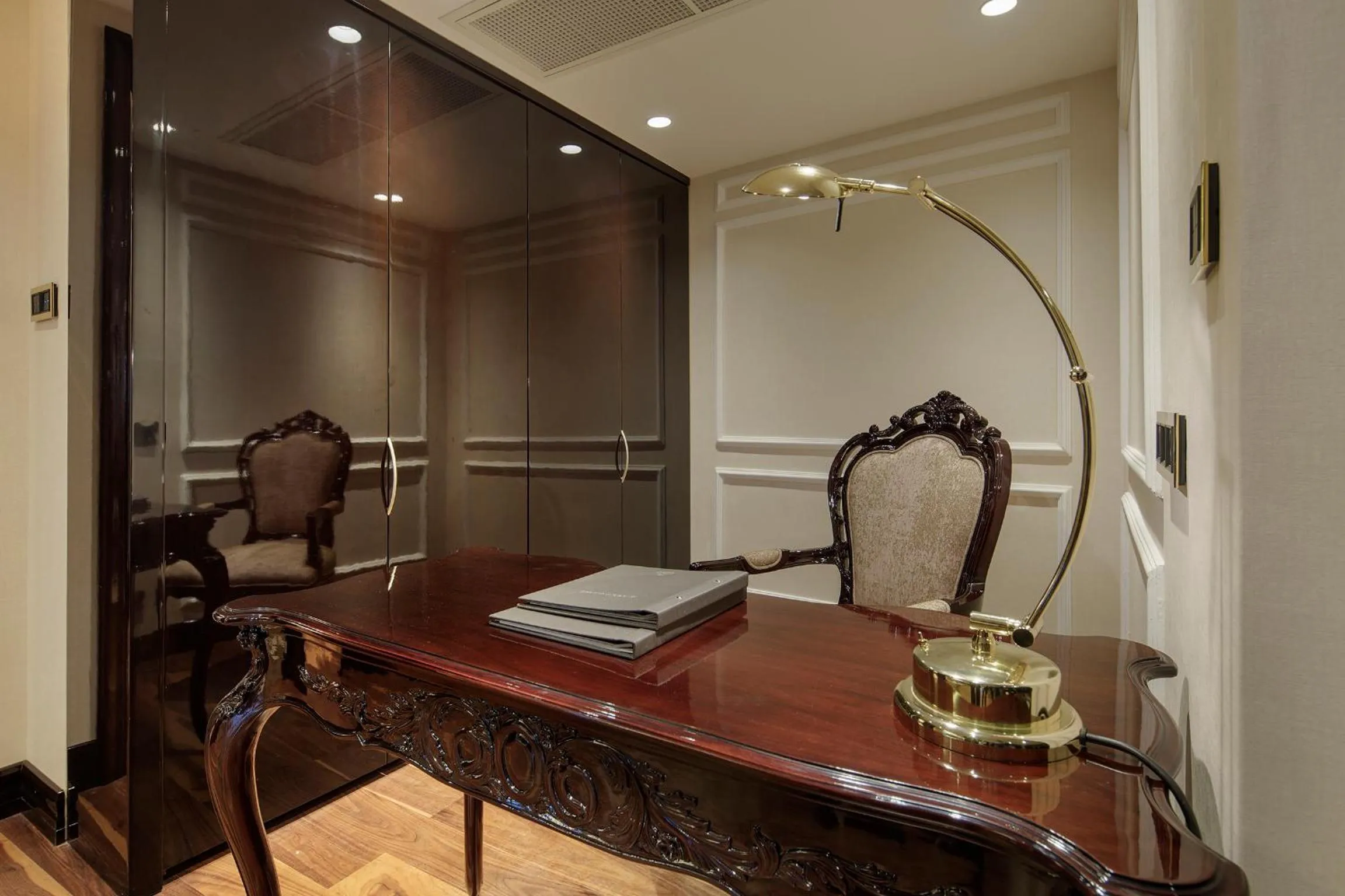 Seating area in Wyndham Grand Kayseri