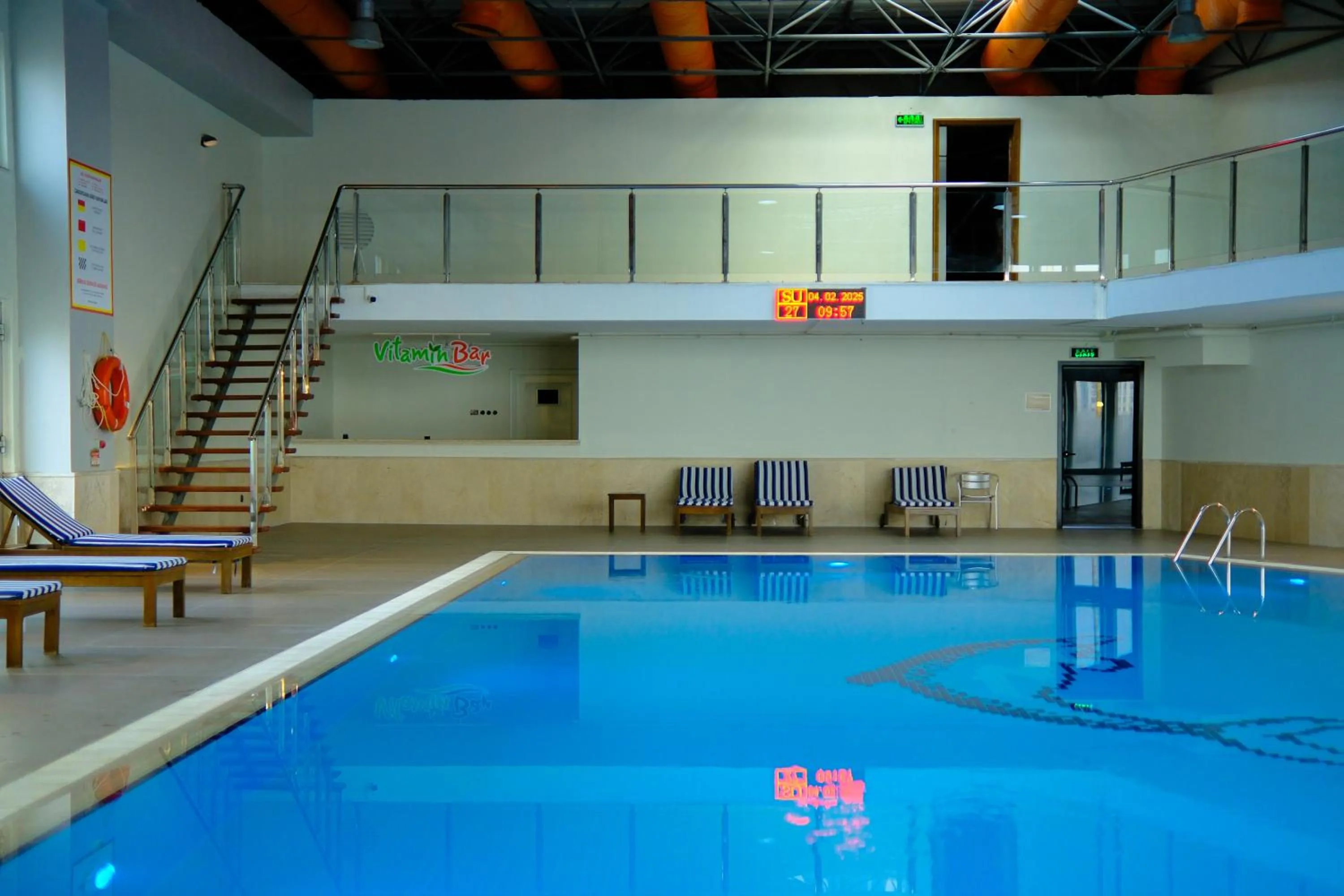 Swimming pool in Wyndham Grand Kayseri