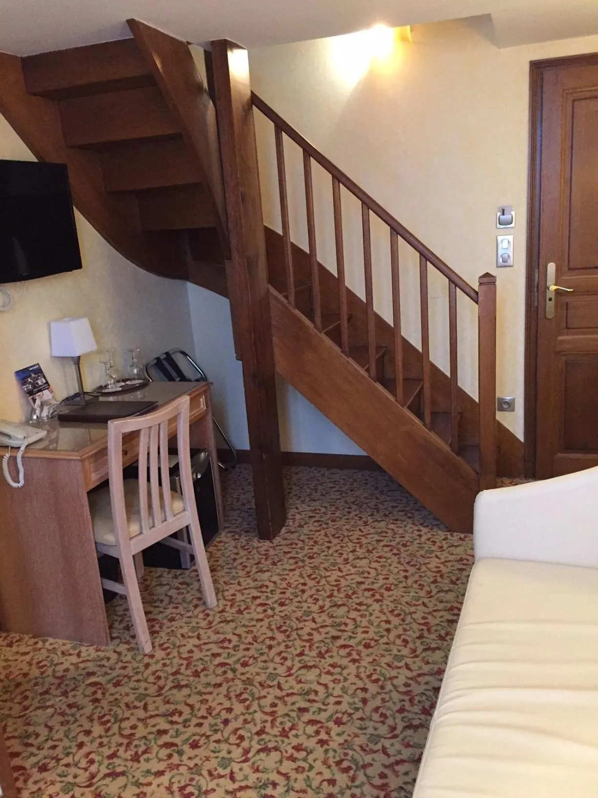 Bed in Hôtel la Croix Blanche